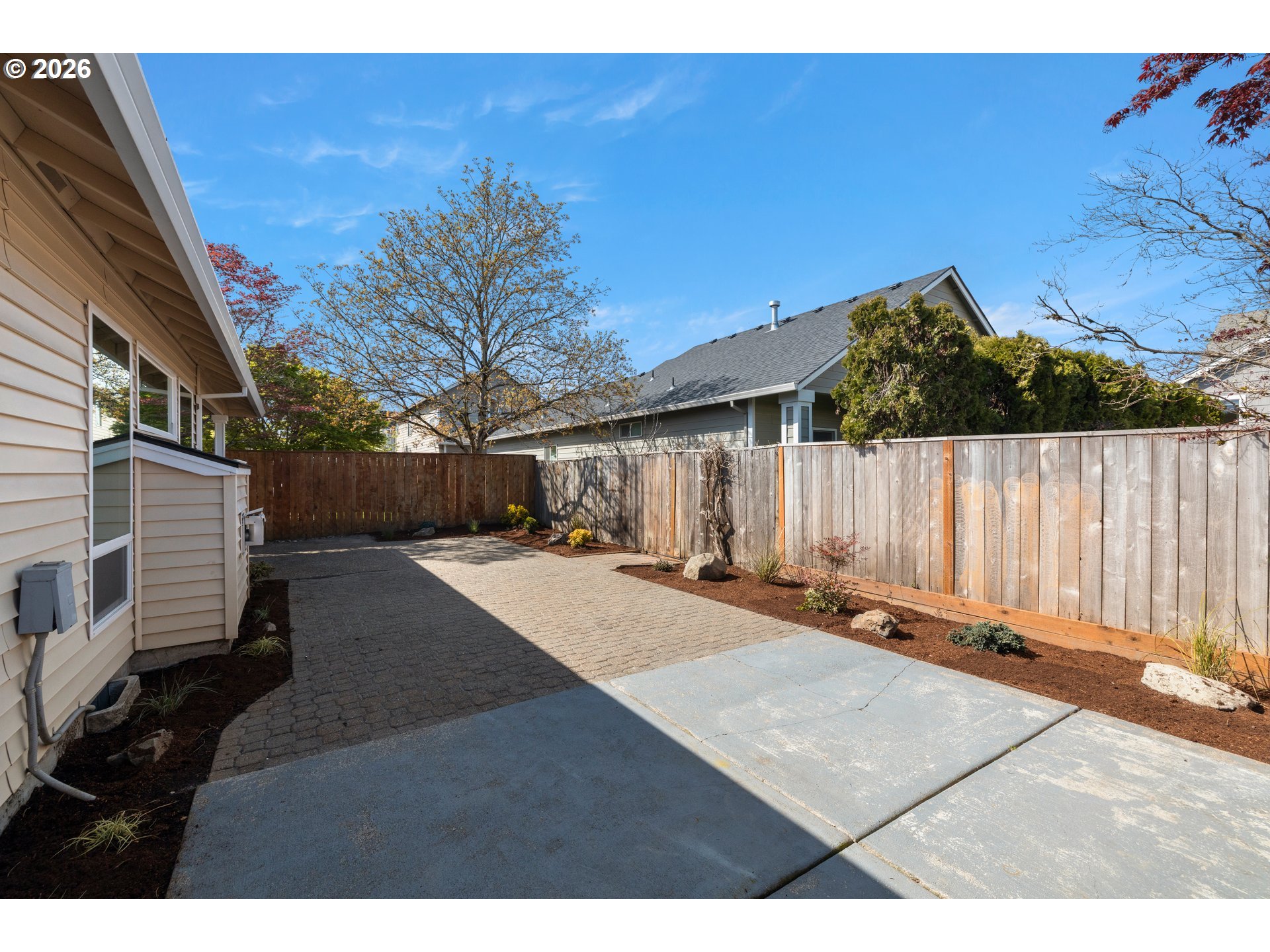 1295 NE SETTING SUN DR