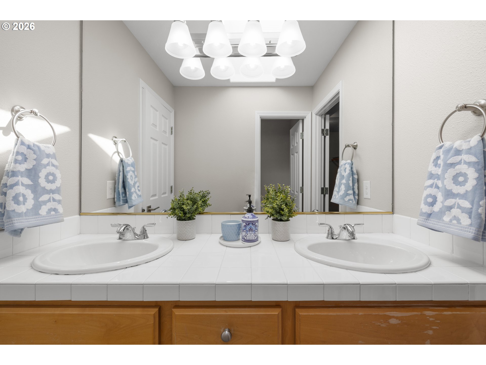 1295 NE SETTING SUN DR