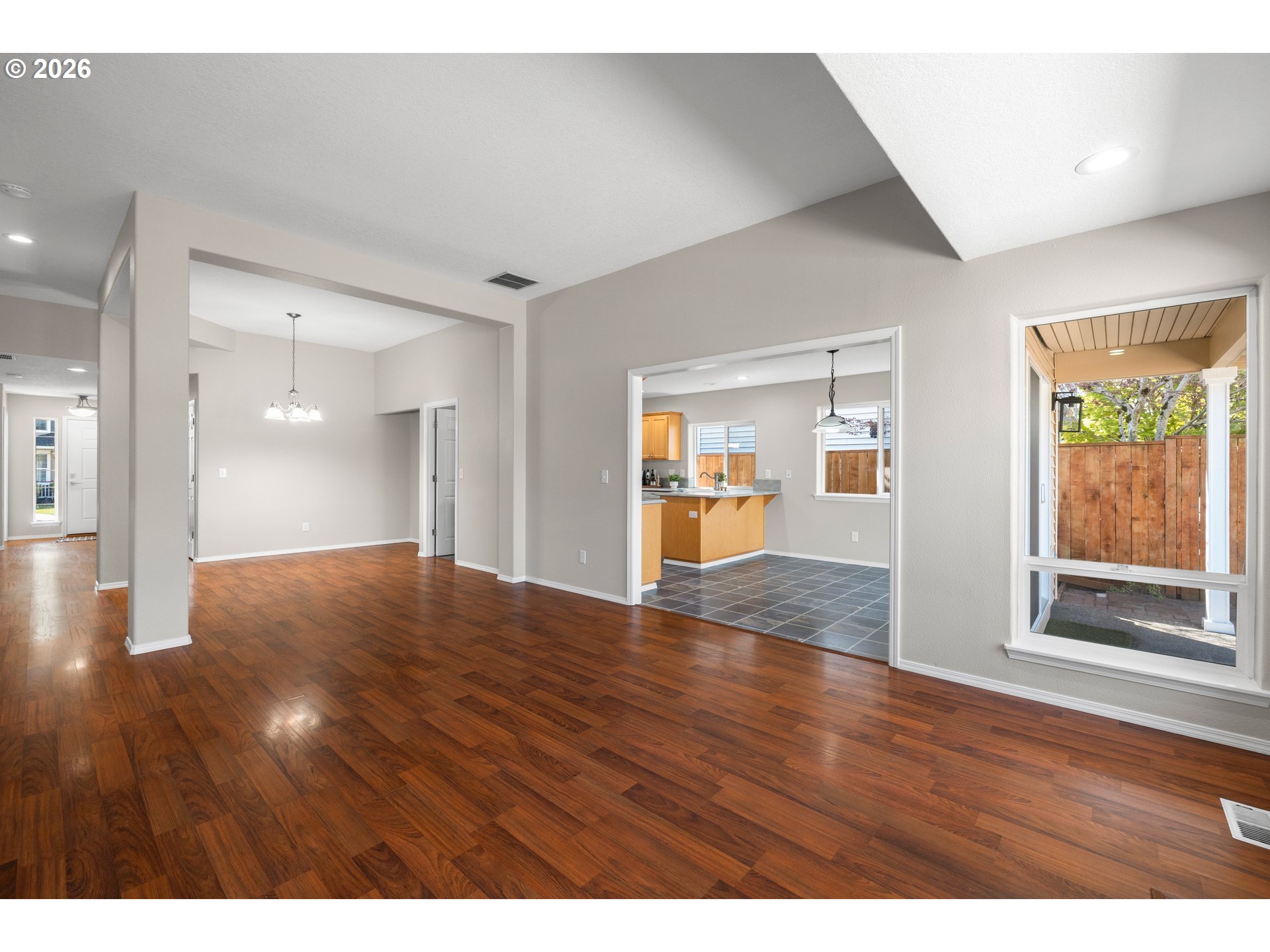 1295 NE SETTING SUN DR