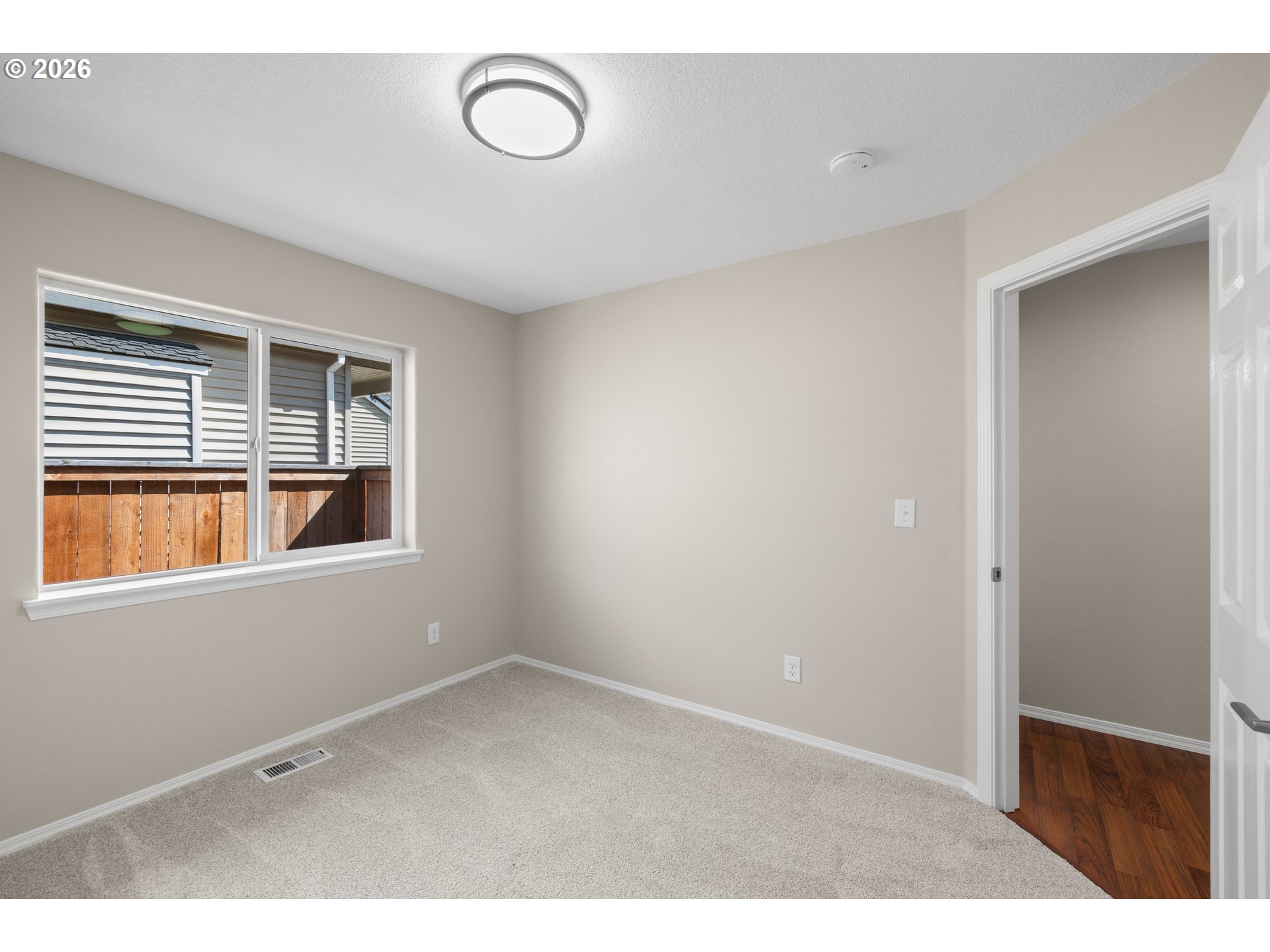 1295 NE SETTING SUN DR