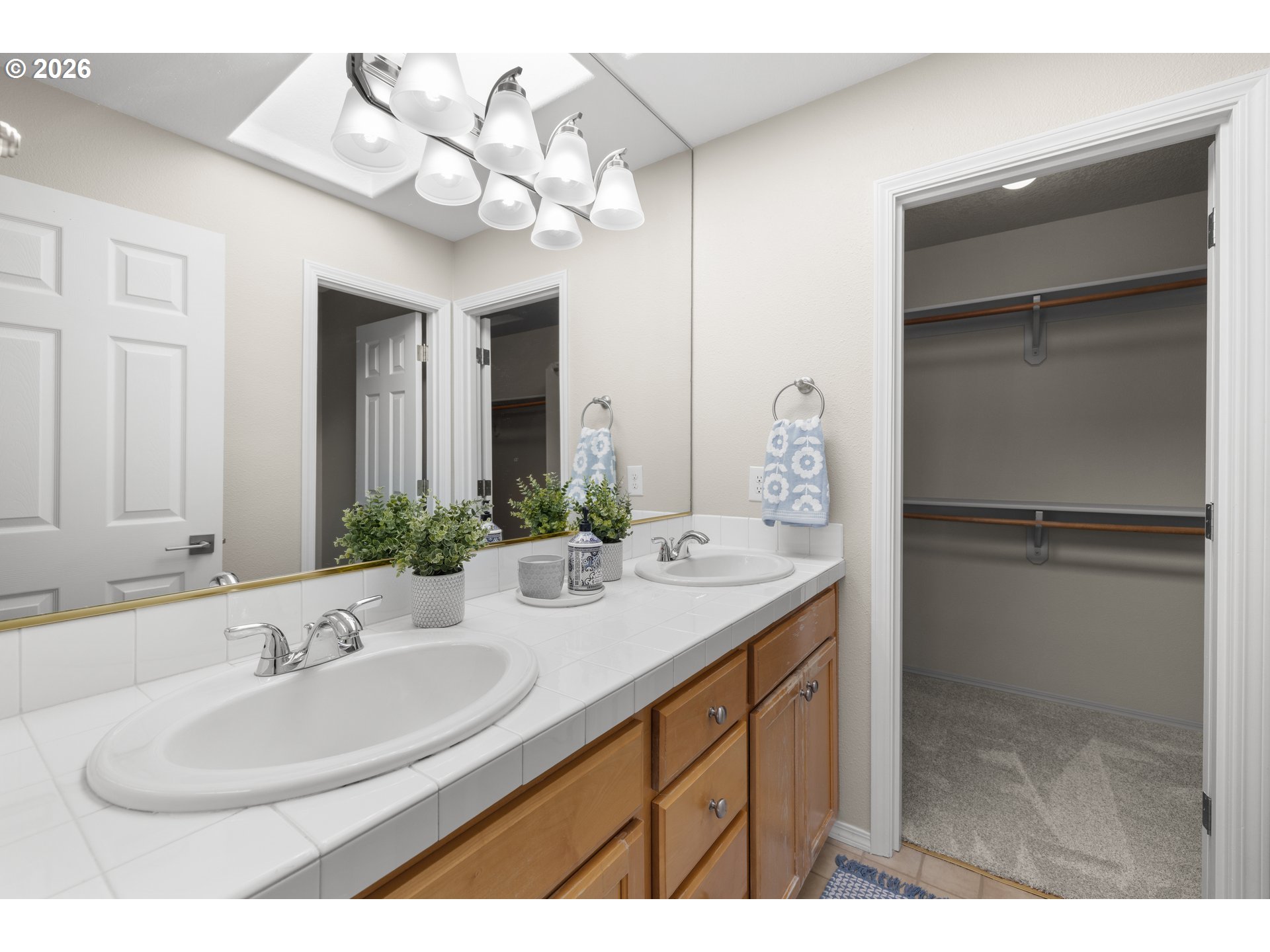 1295 NE SETTING SUN DR