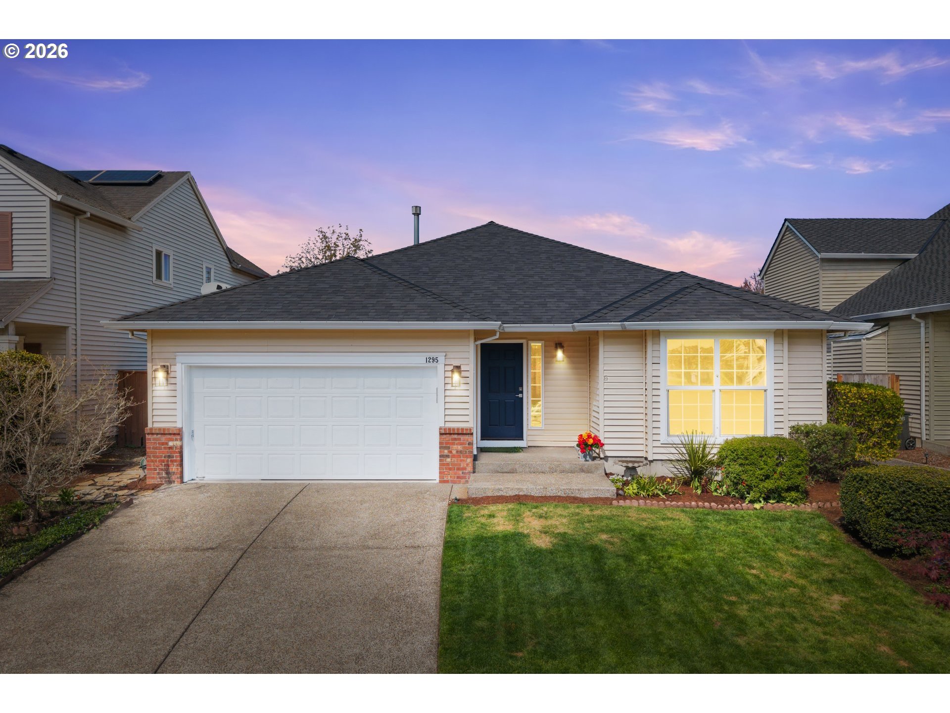 1295 NE SETTING SUN DR