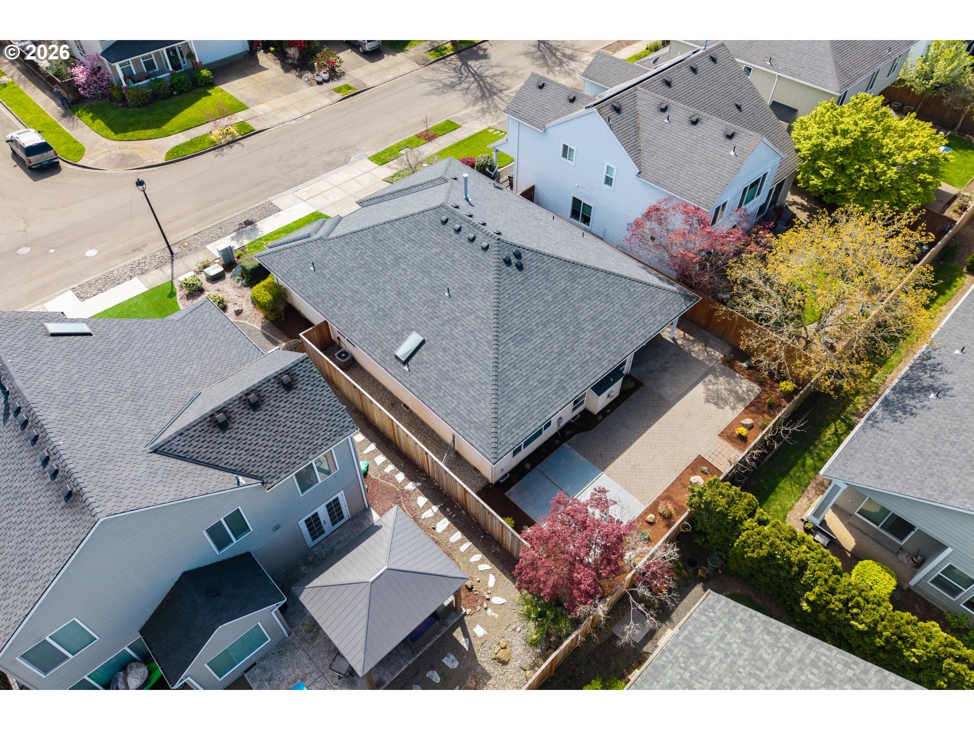 1295 NE SETTING SUN DR