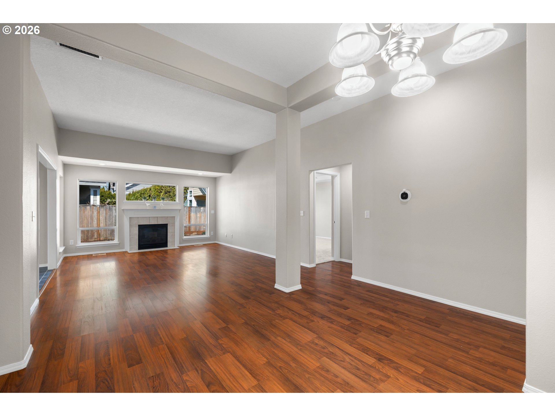 1295 NE SETTING SUN DR