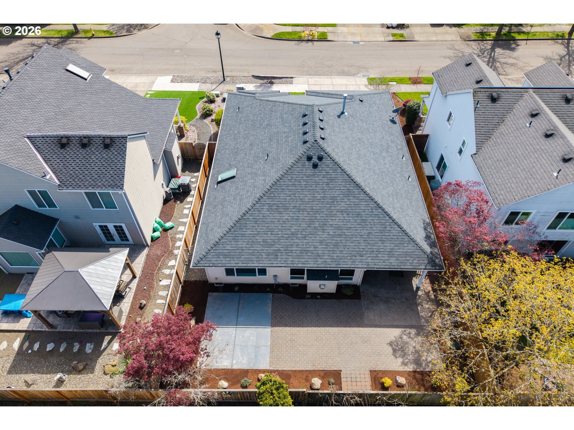 1295 NE SETTING SUN DR