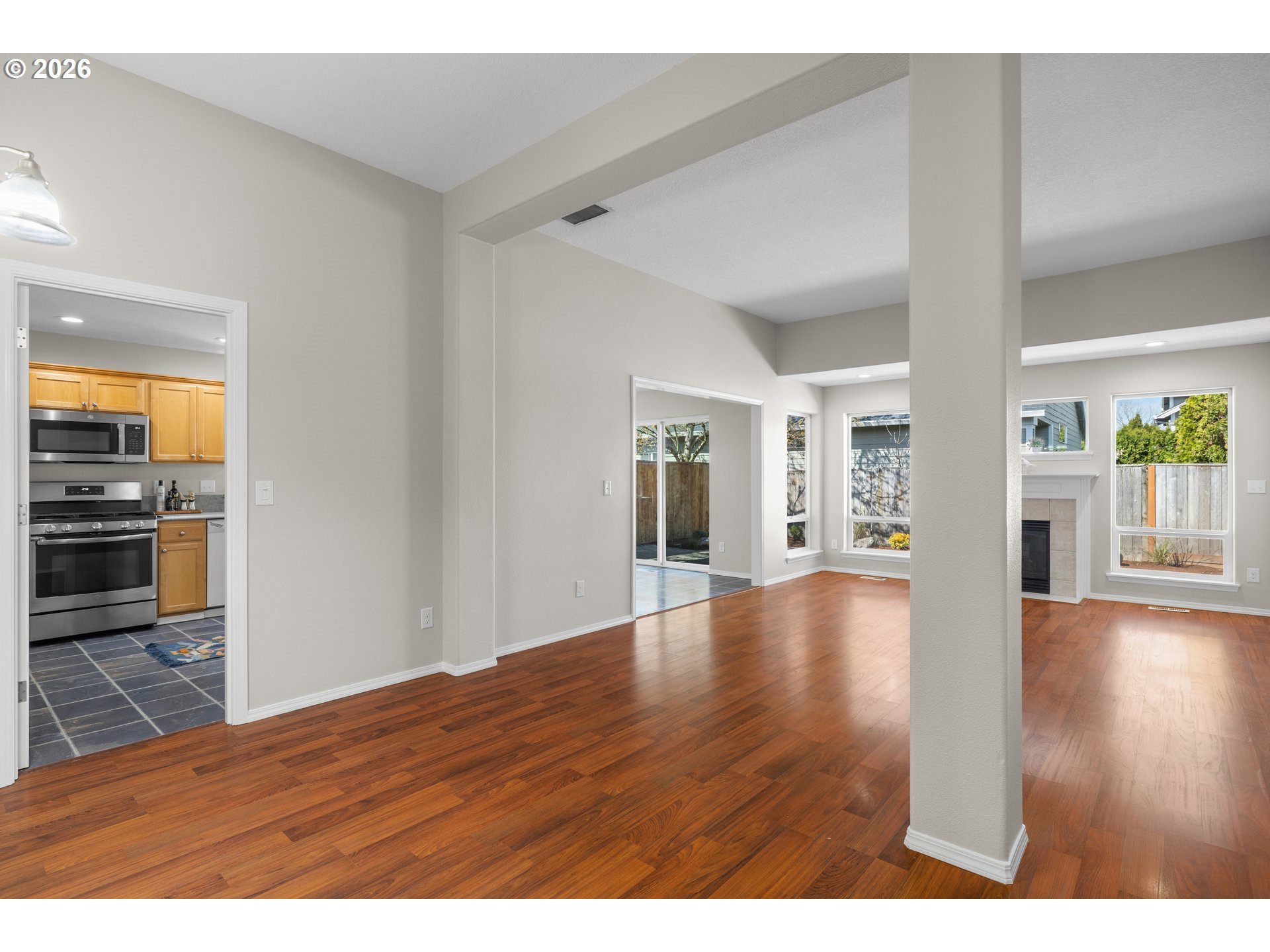 1295 NE SETTING SUN DR