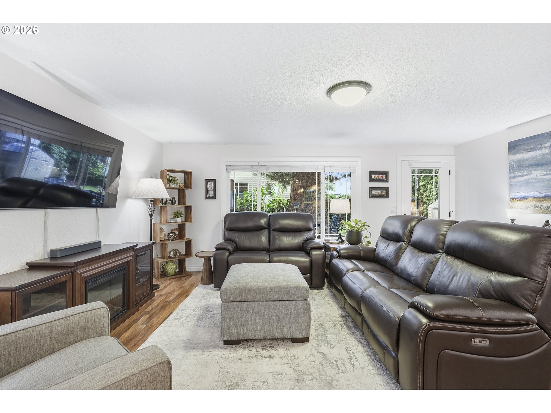 910 NW HERTEL ST