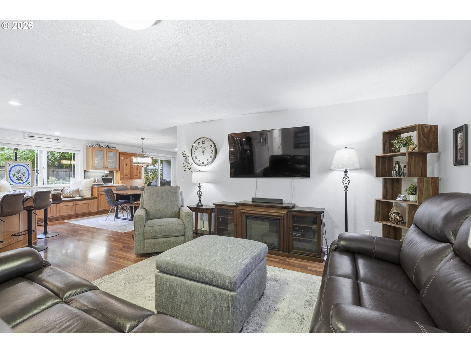 910 NW HERTEL ST