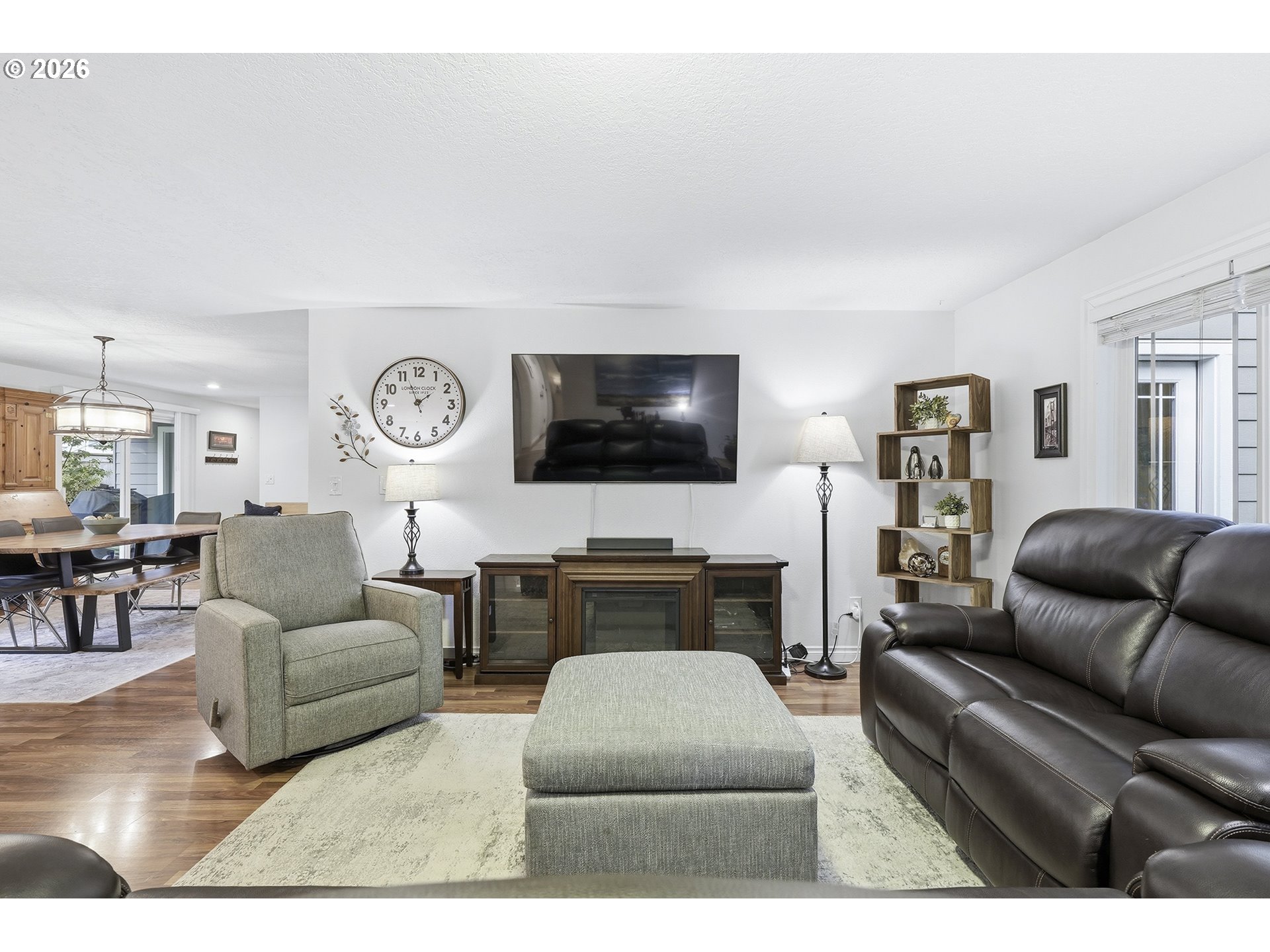 910 NW HERTEL ST