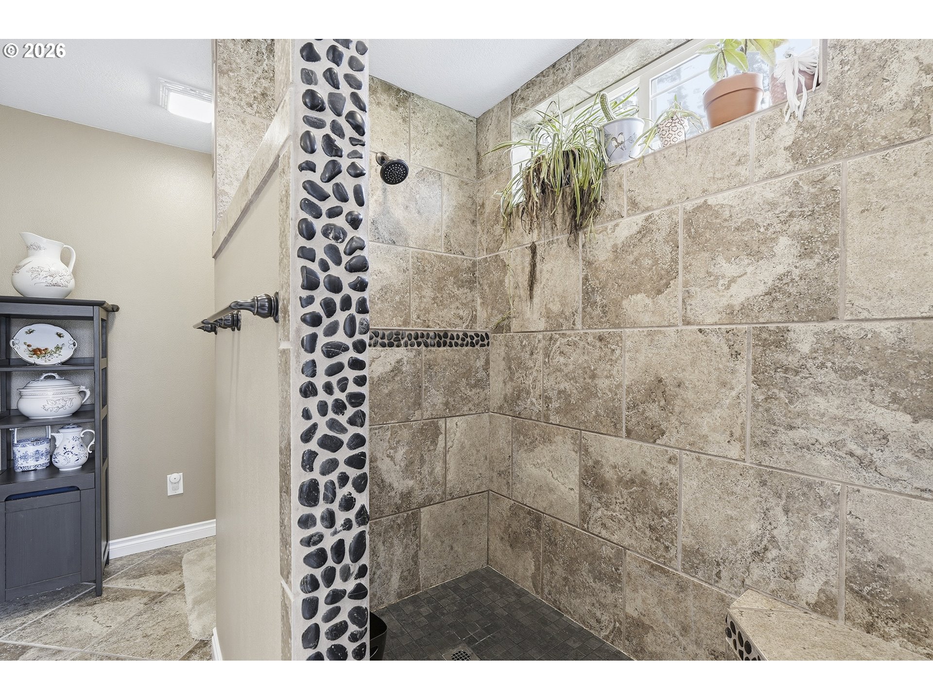910 NW HERTEL ST