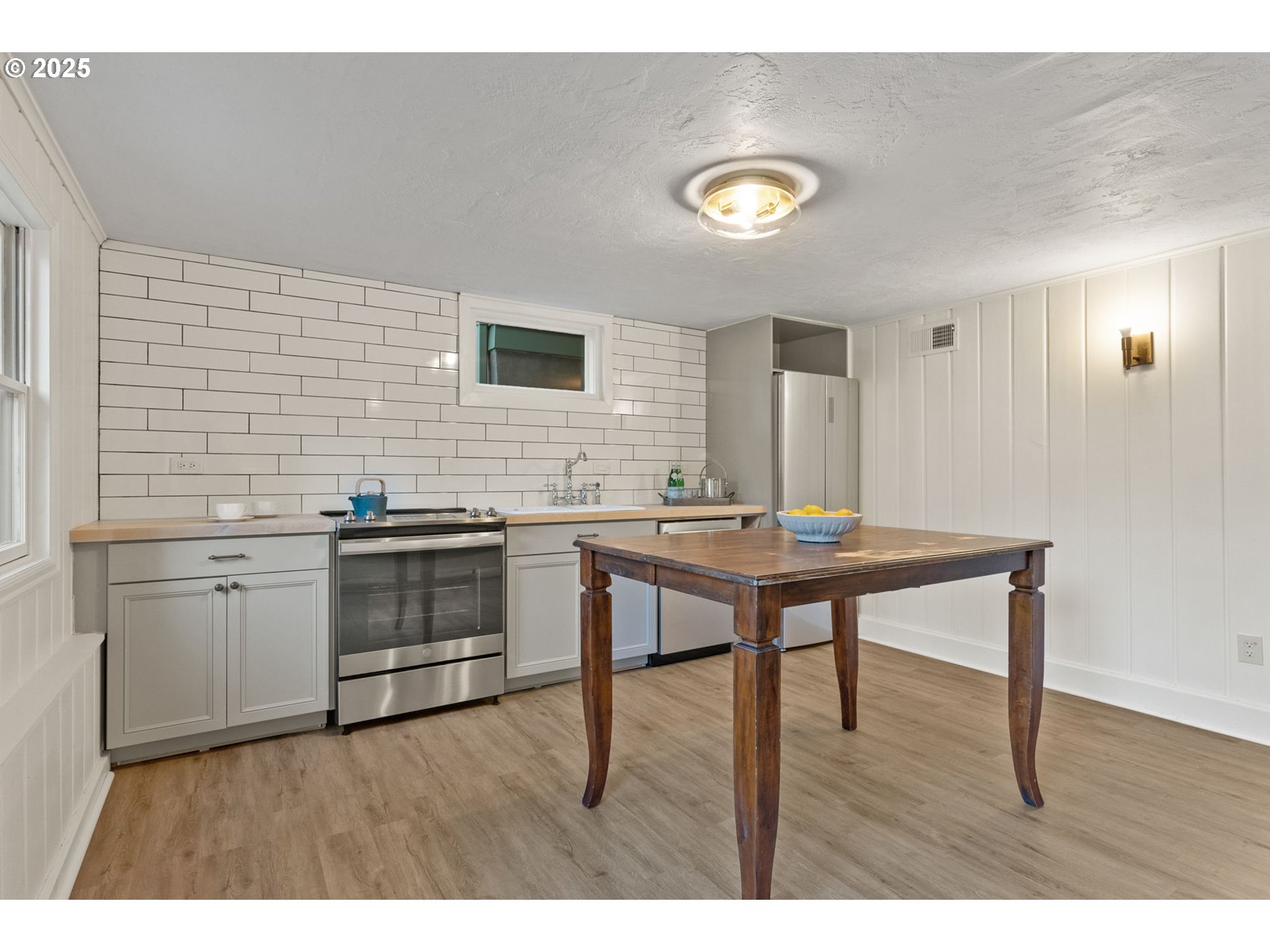1646 SW PARKVIEW CT