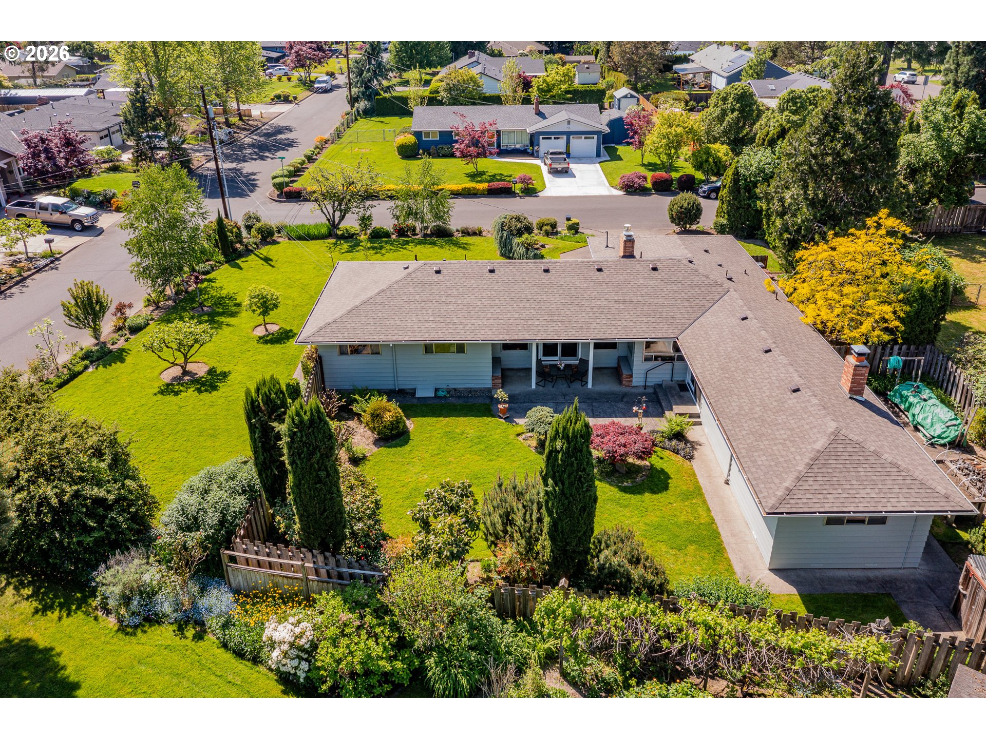 1016 NE 10TH AVE