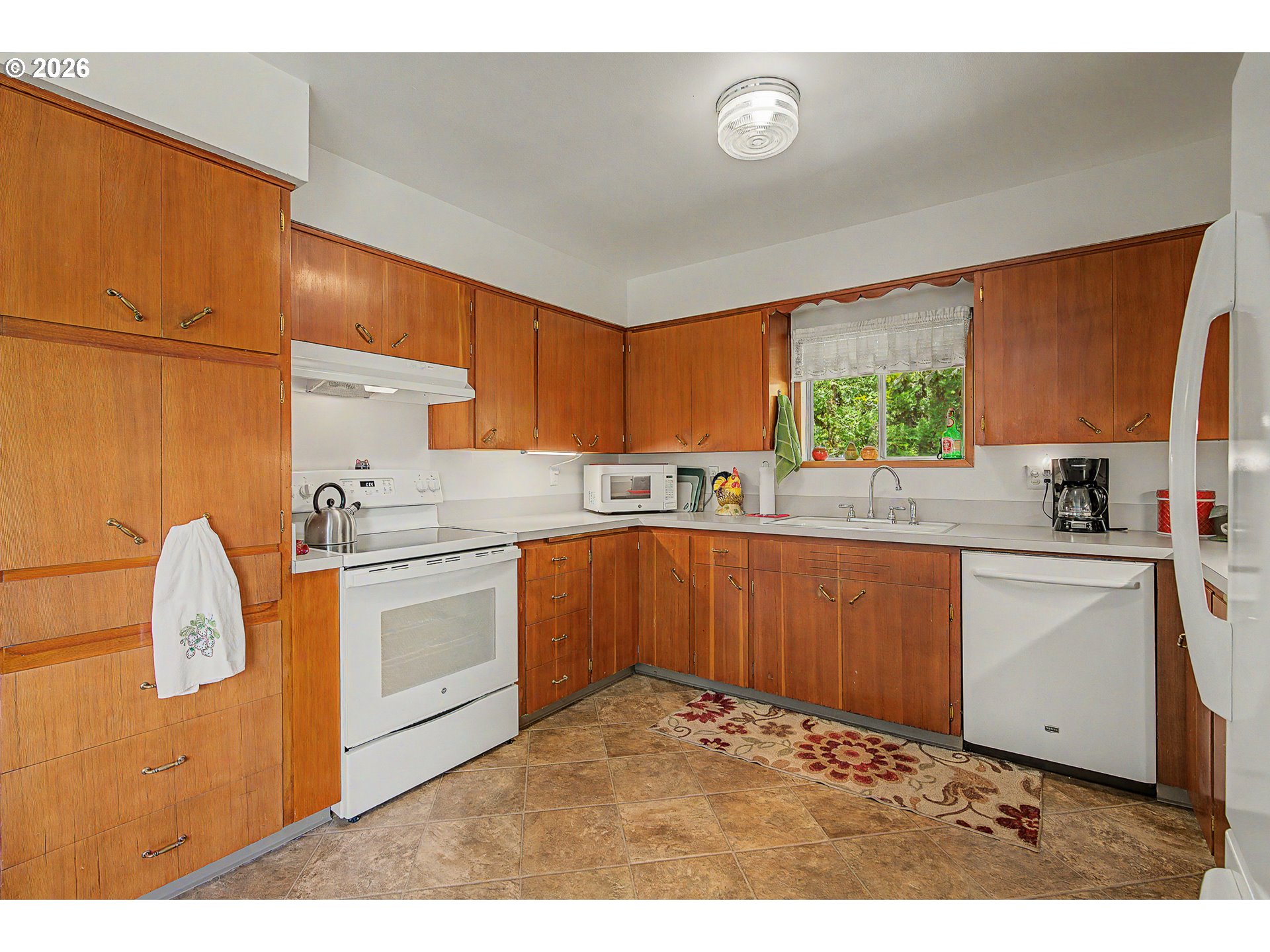 1016 NE 10TH AVE