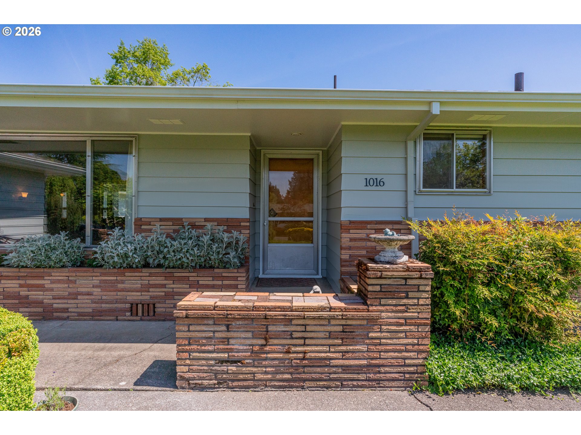 1016 NE 10TH AVE