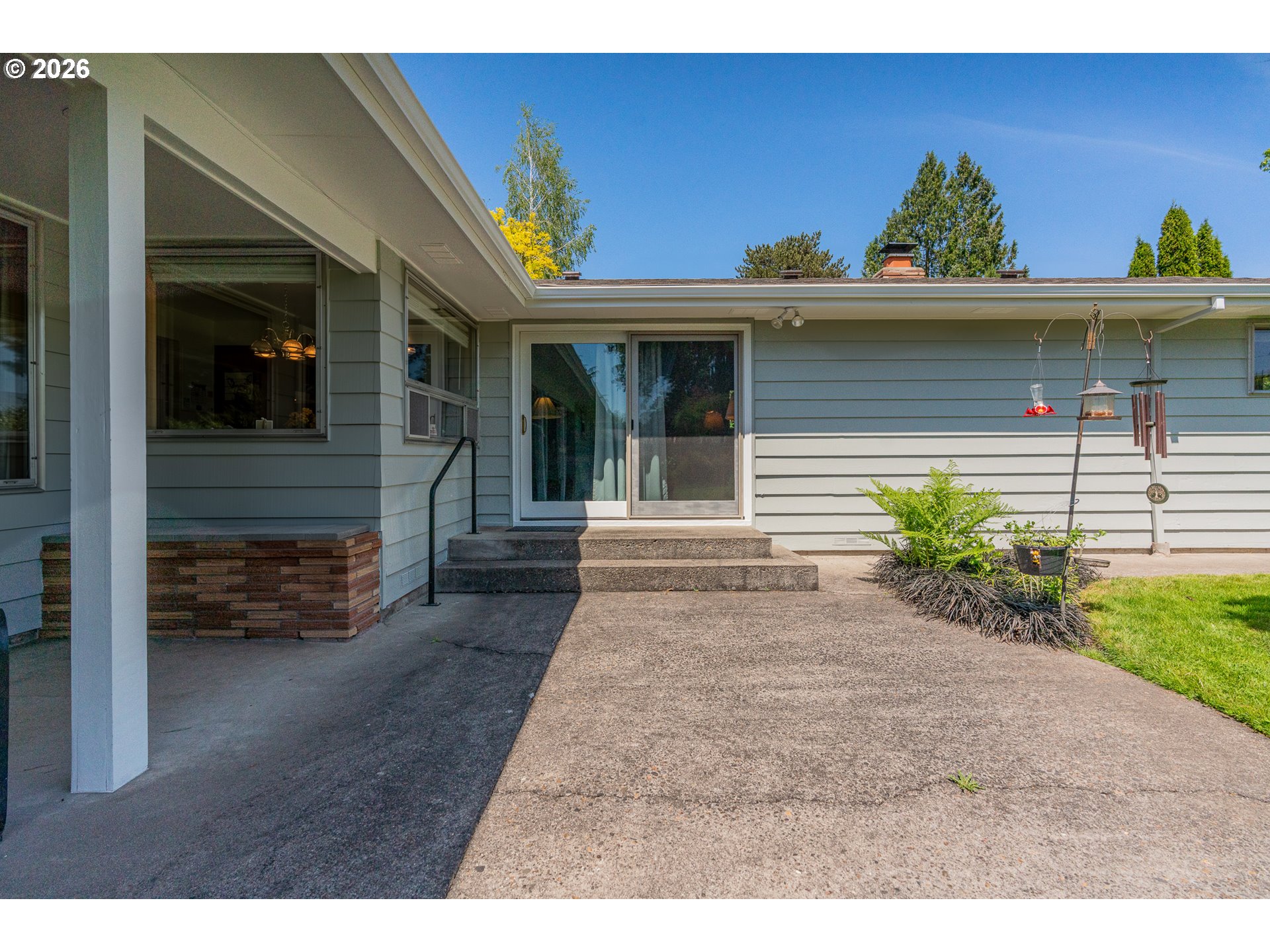 1016 NE 10TH AVE