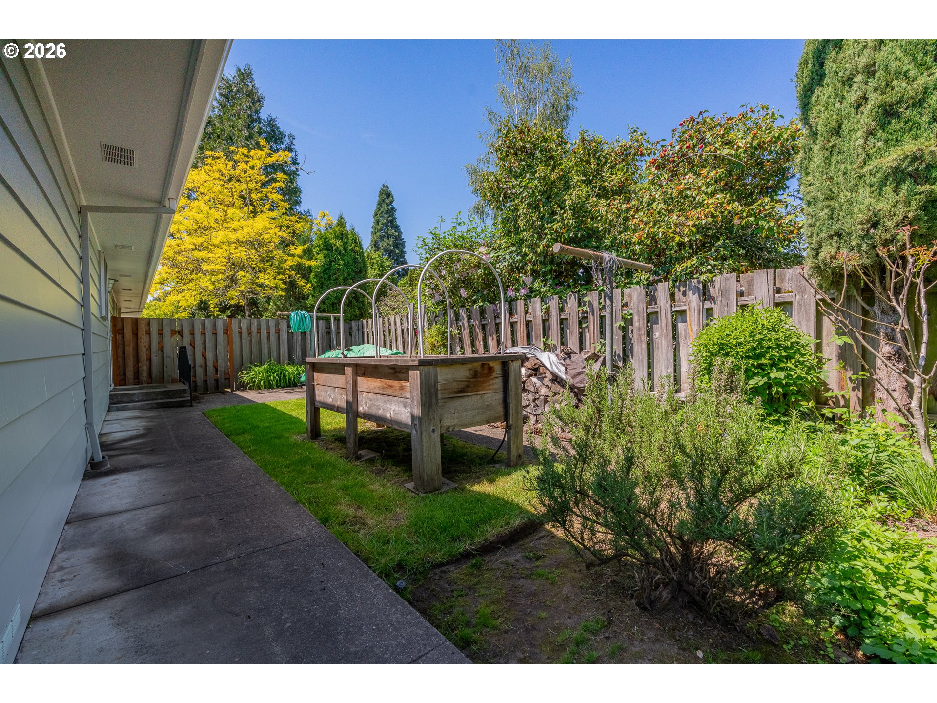 1016 NE 10TH AVE