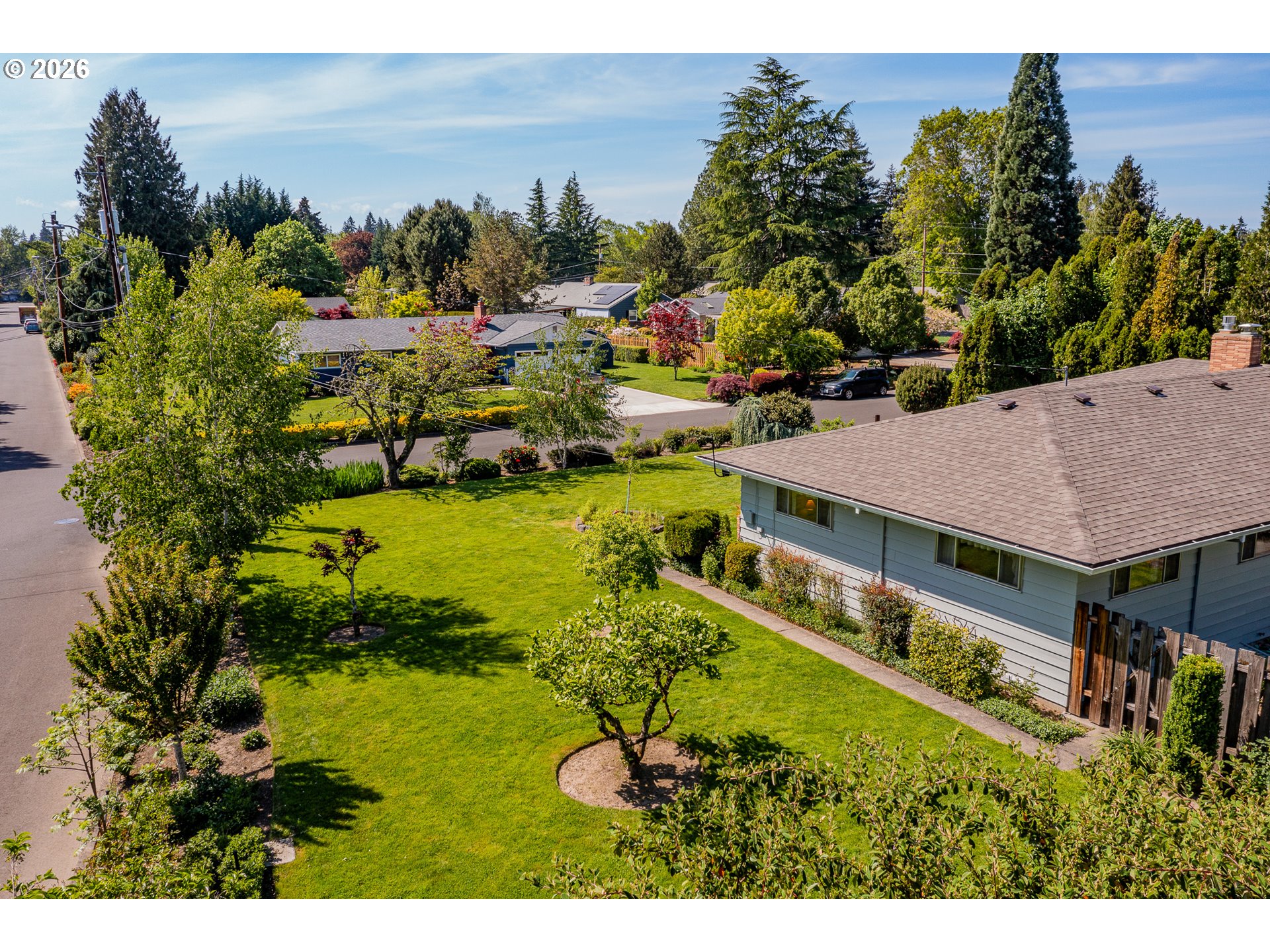1016 NE 10TH AVE