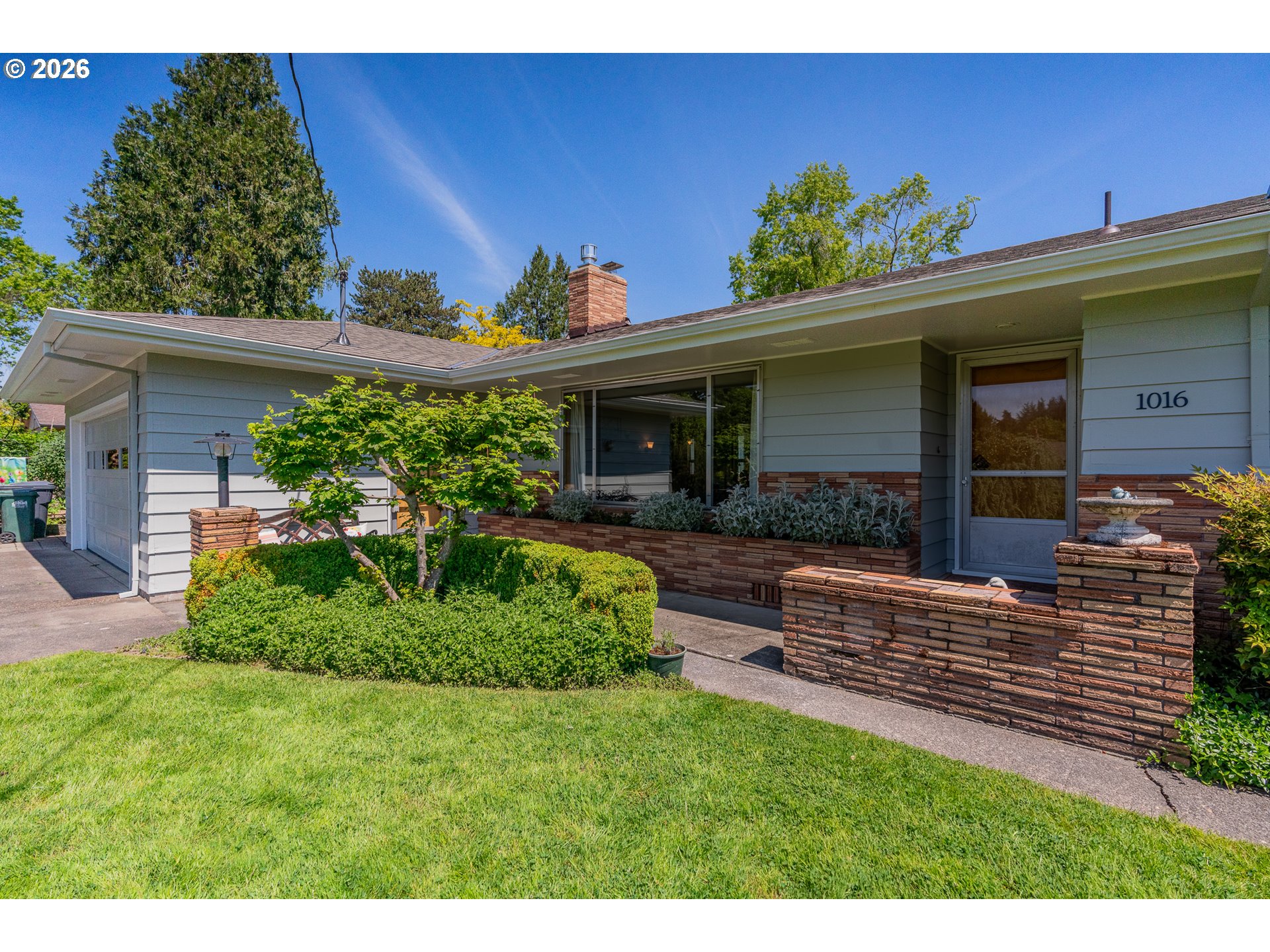 1016 NE 10TH AVE