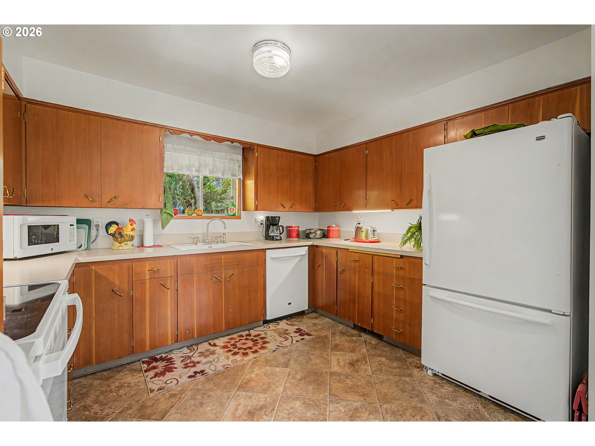 1016 NE 10TH AVE
