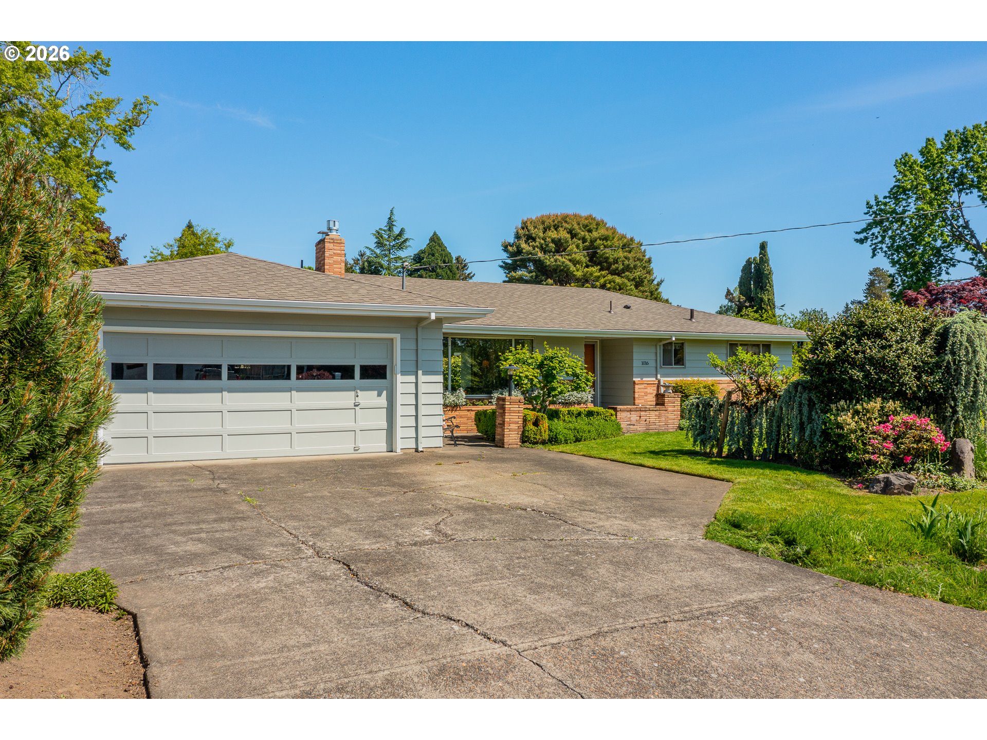1016 NE 10TH AVE