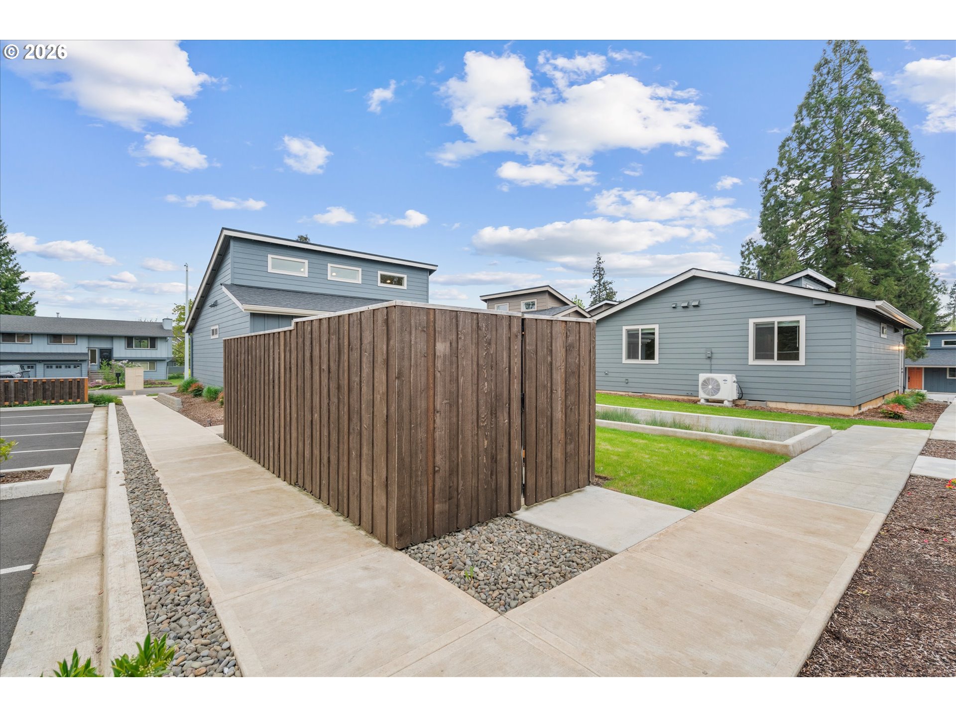 12294 Meadowlawn DR