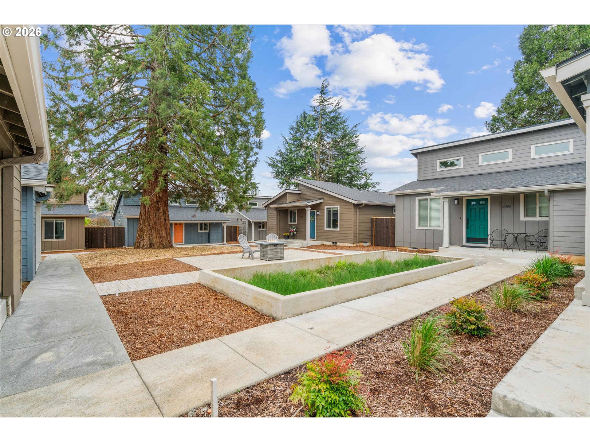 12294 Meadowlawn DR