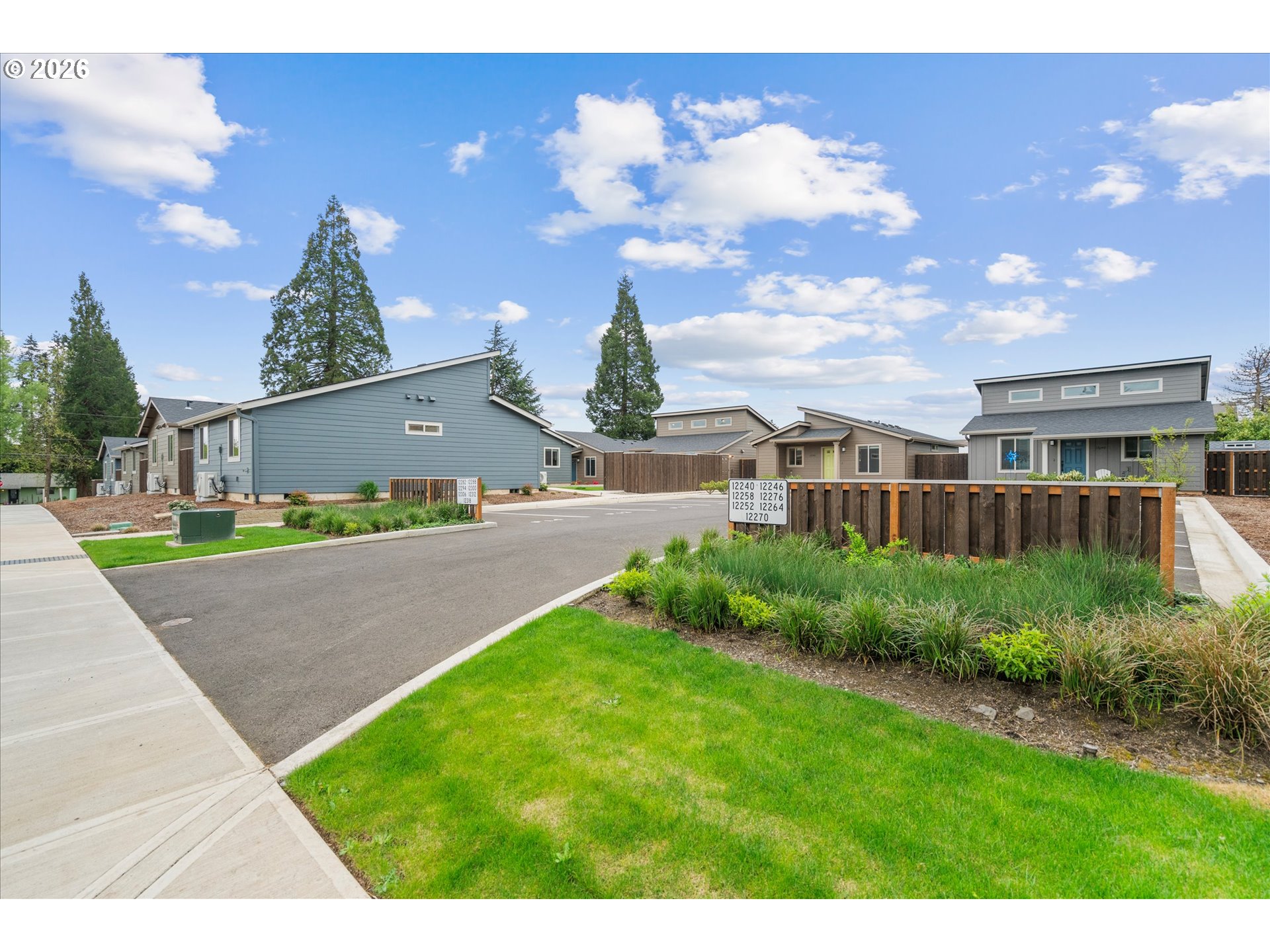 12294 Meadowlawn DR