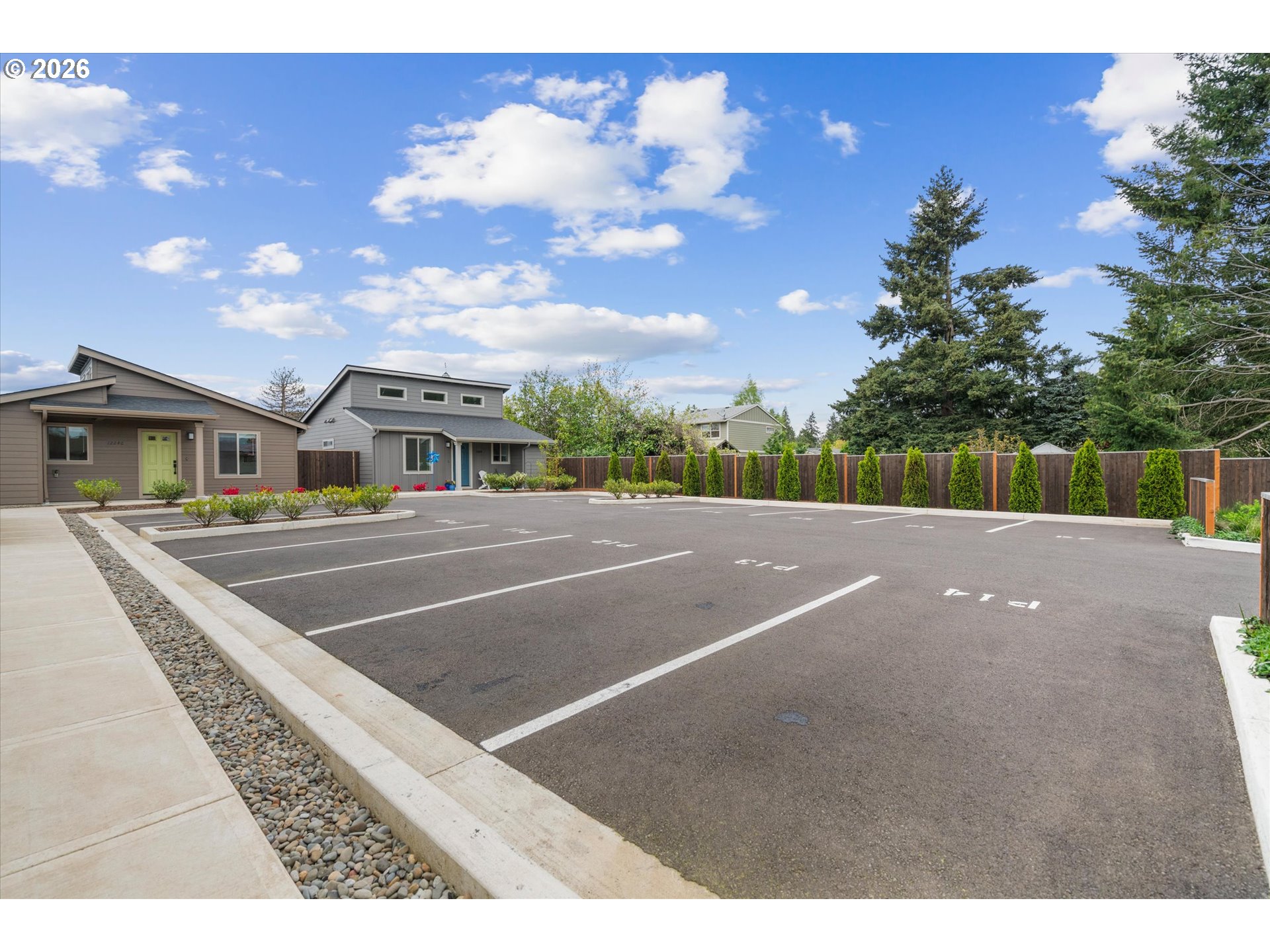 12294 Meadowlawn DR