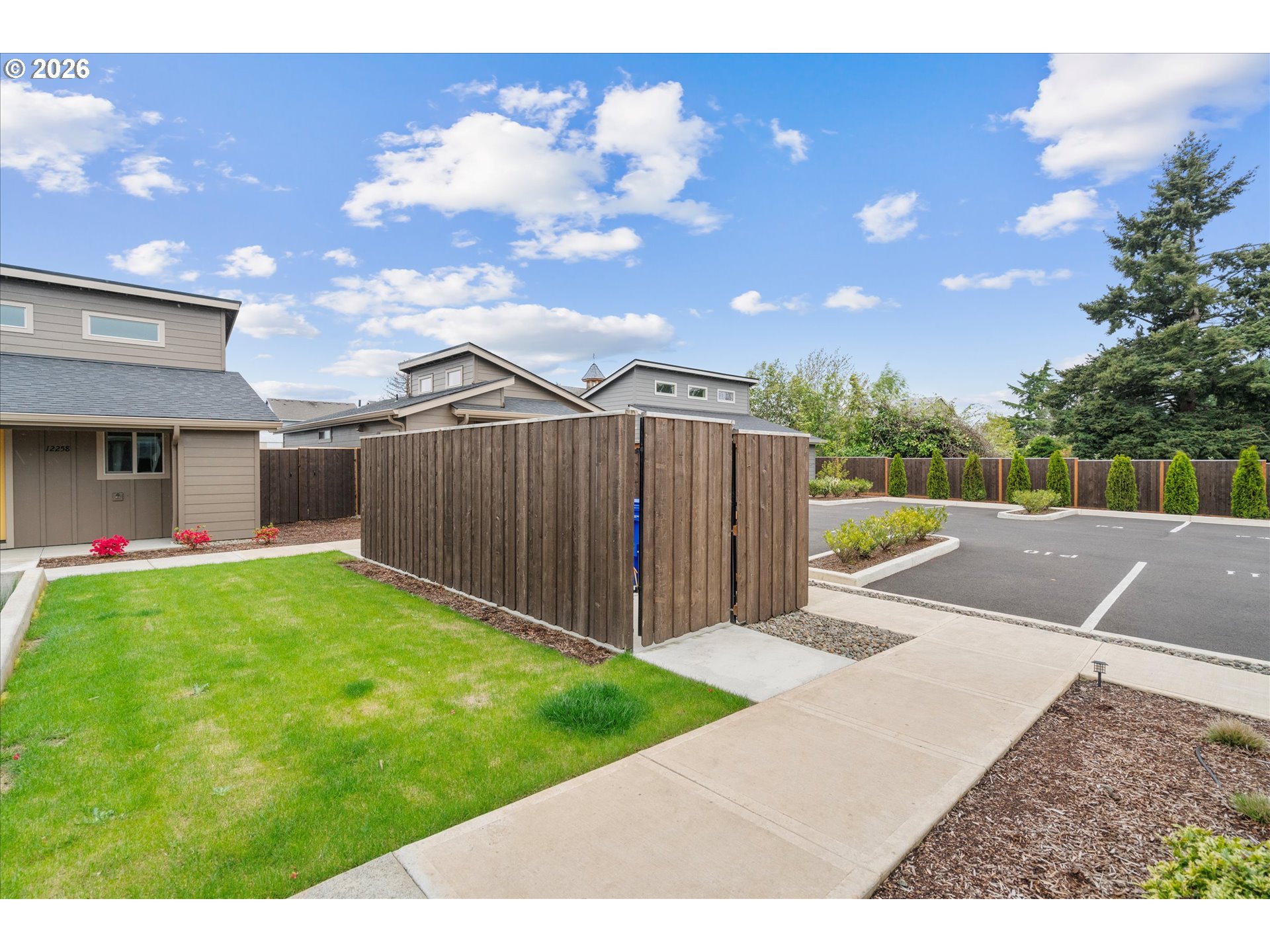 12294 Meadowlawn DR