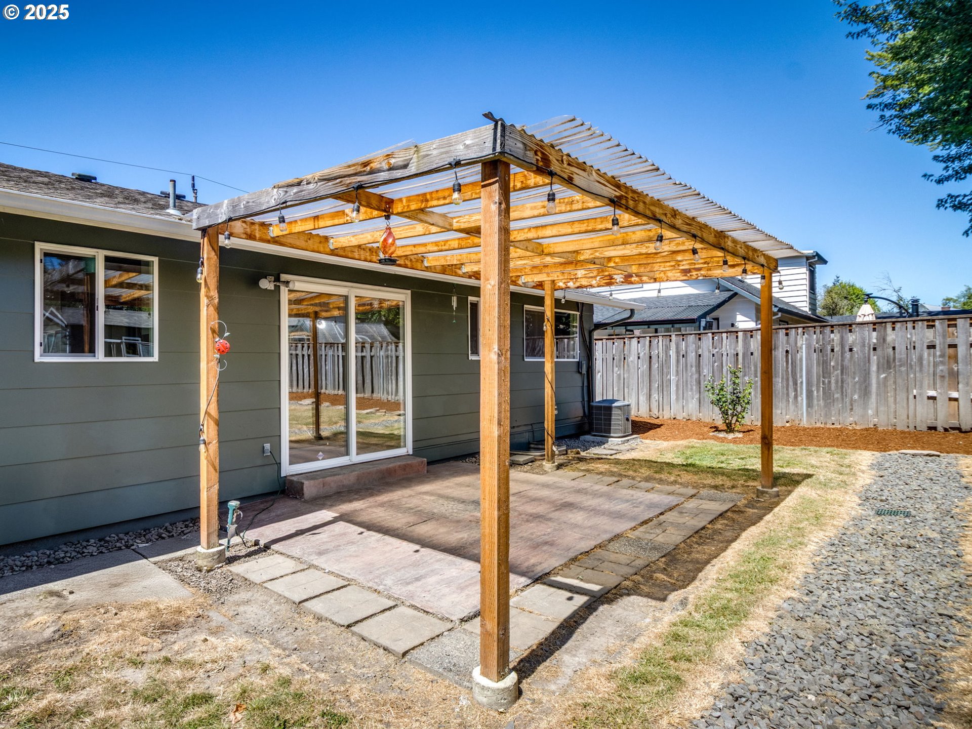 16322 SE ARISTA DR
