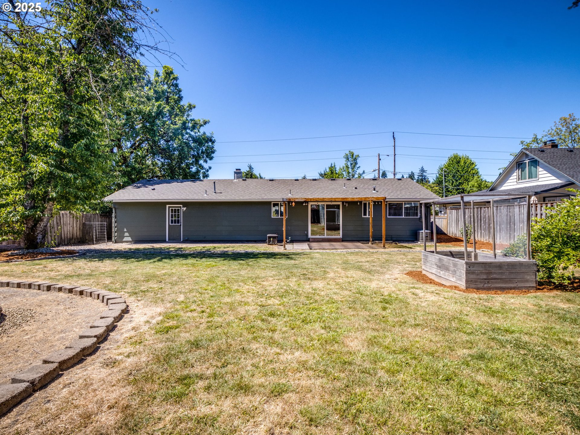 16322 SE ARISTA DR