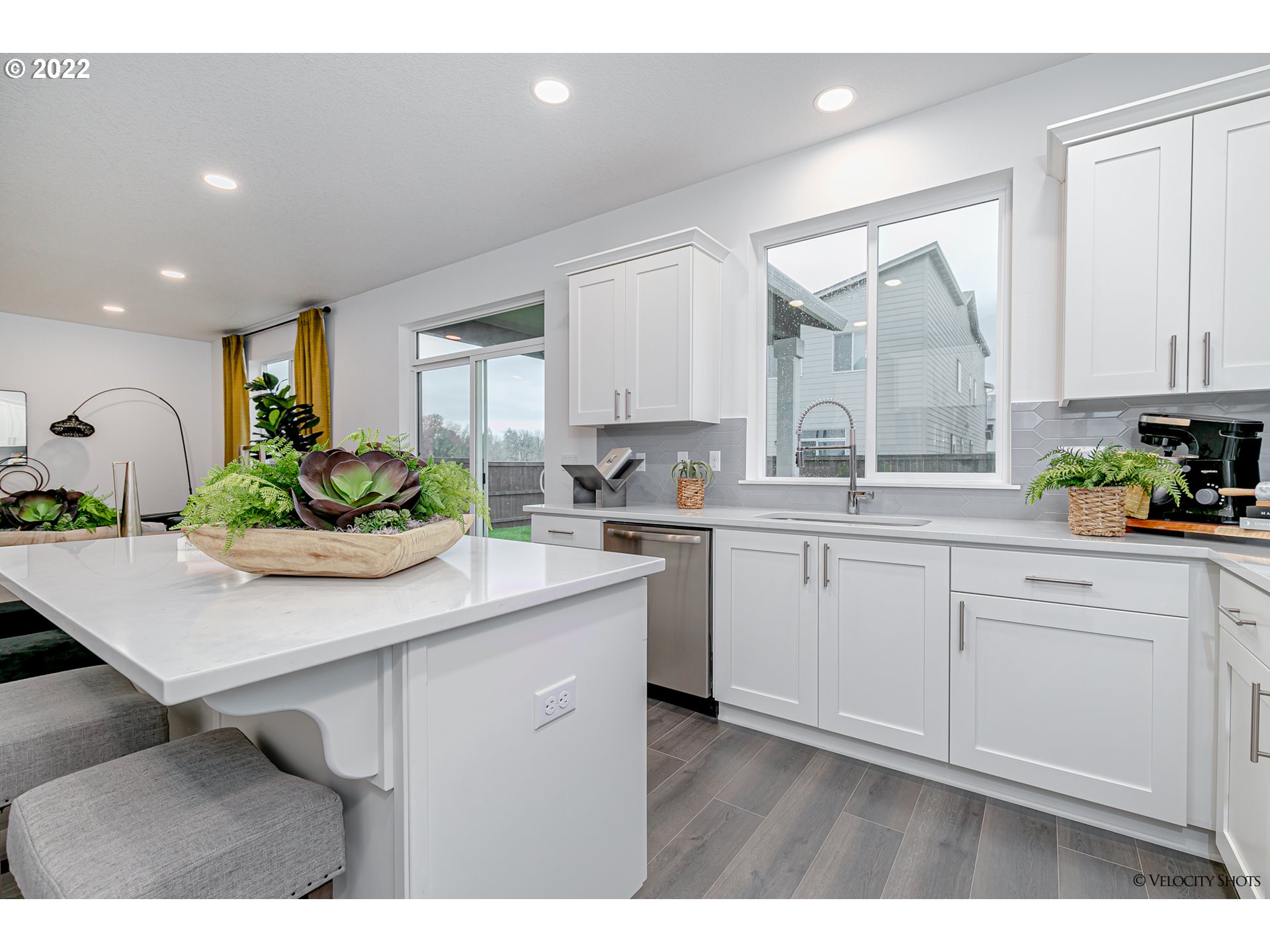 3000 S NECTARINE ST LT728