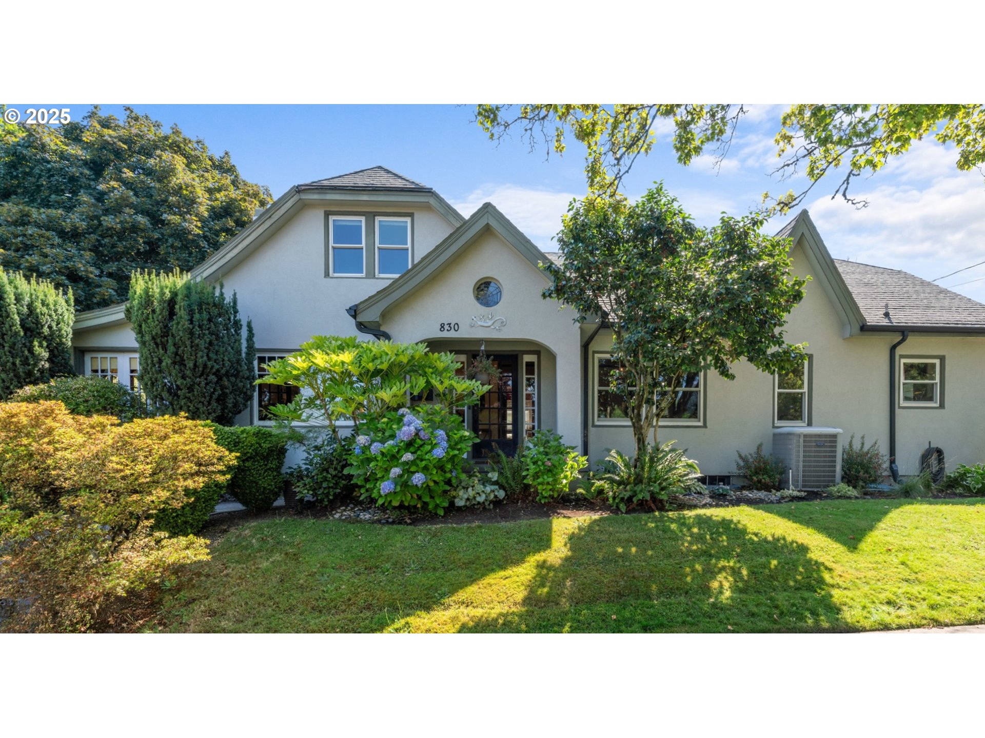 830 NE CESAR E CHAVEZ BLVD