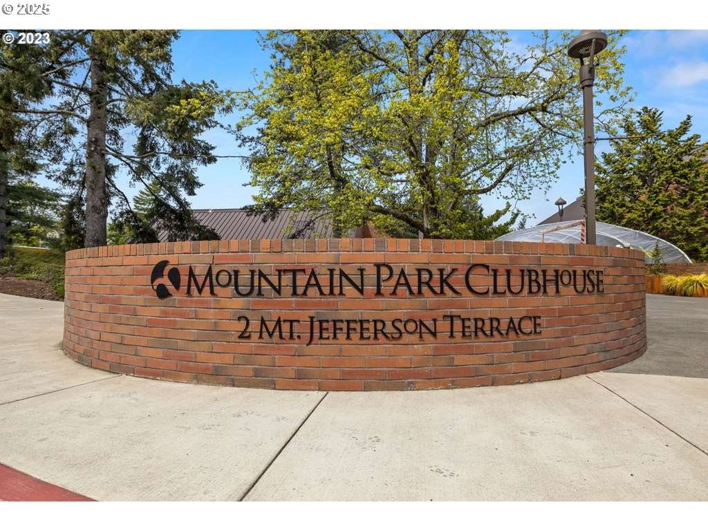 51 TOUCHSTONE, Lake Oswego