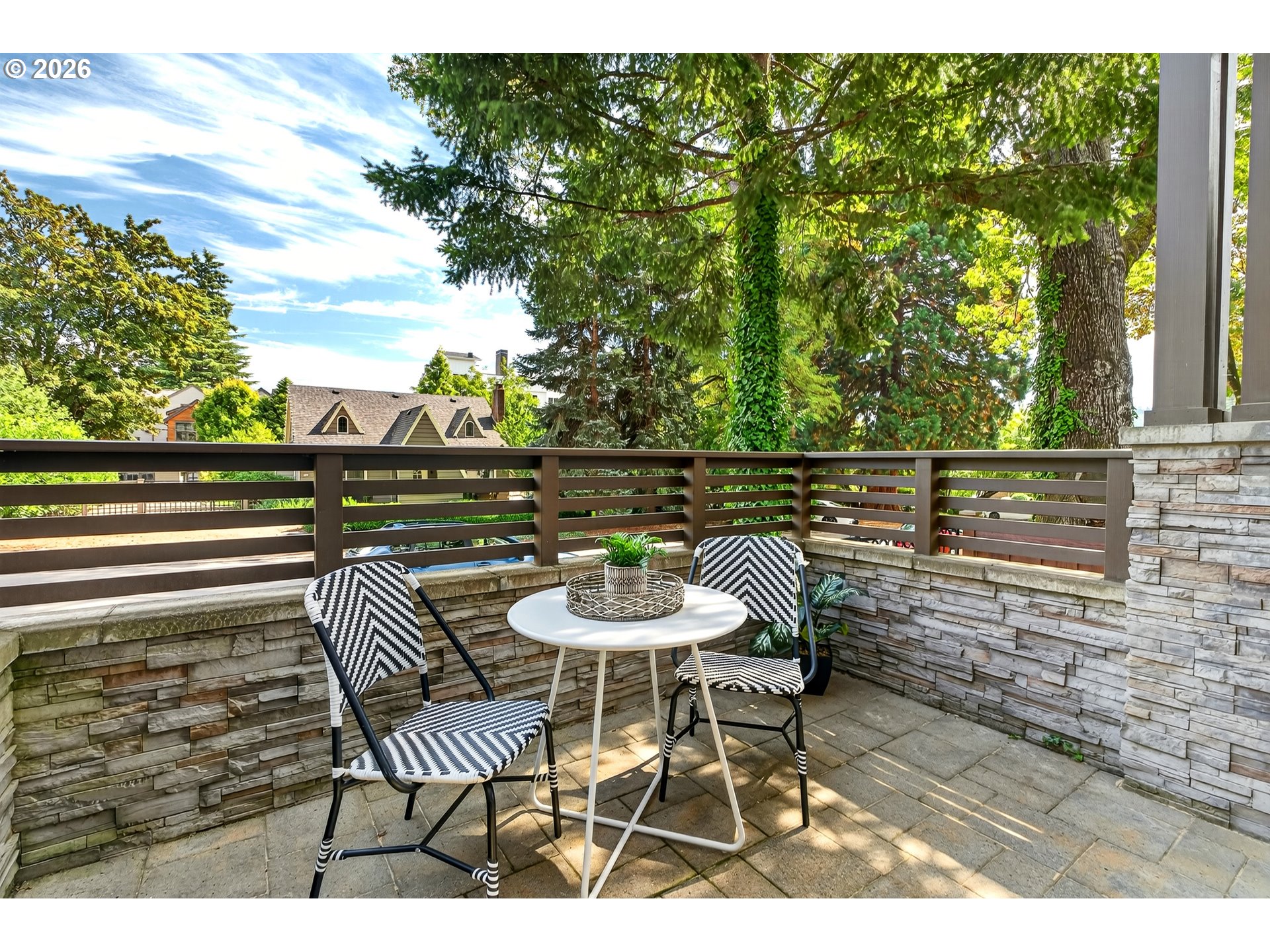 554 5th ST