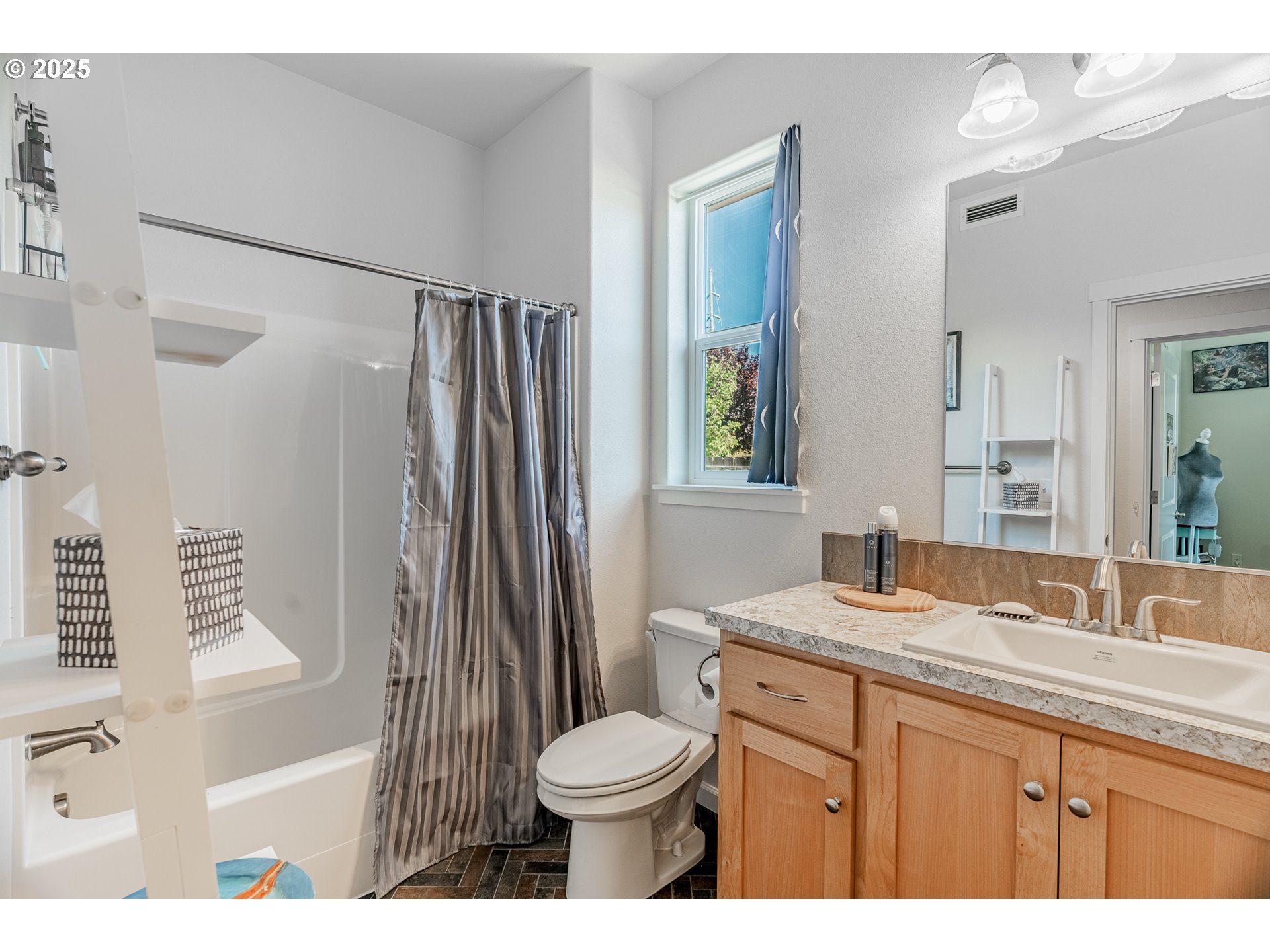812 NE 29TH WAY