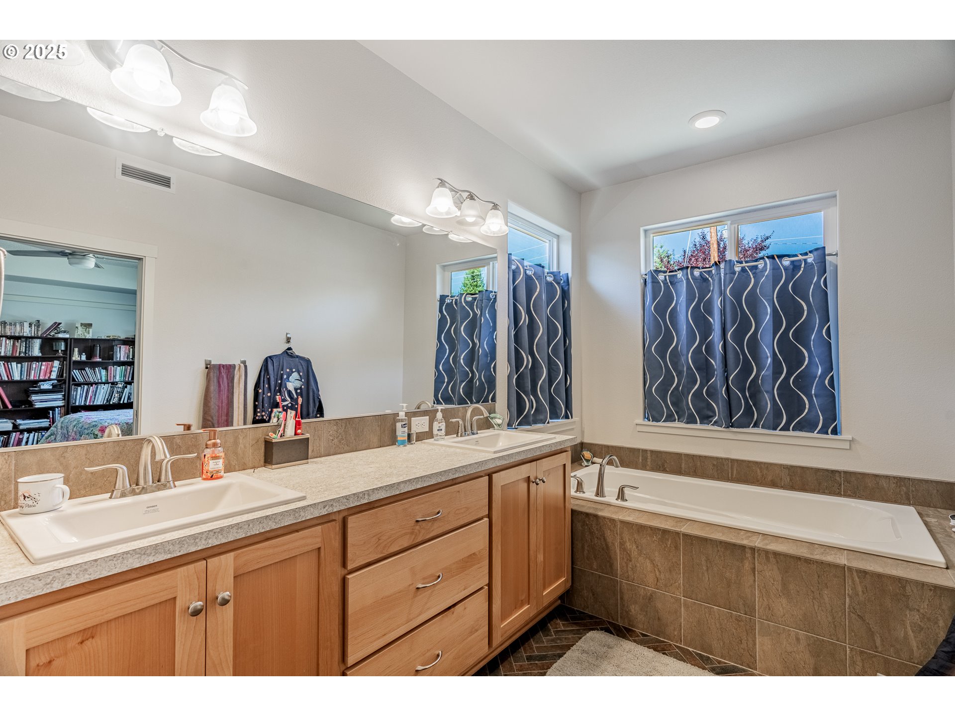 812 NE 29TH WAY