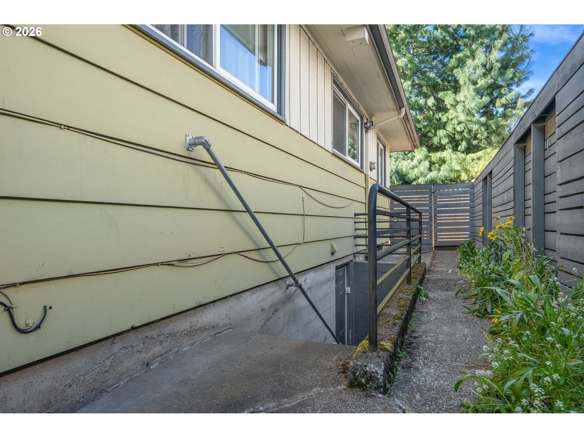 2421 SE 52ND AVE