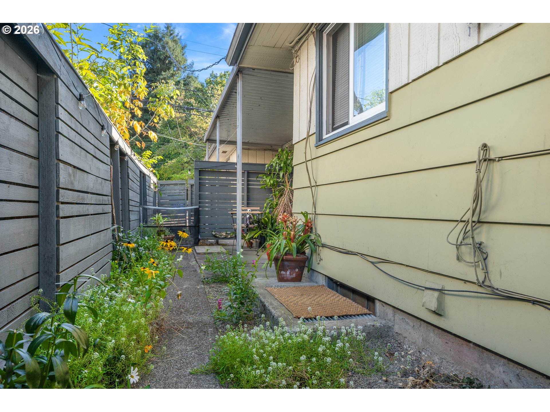 2421 SE 52ND AVE