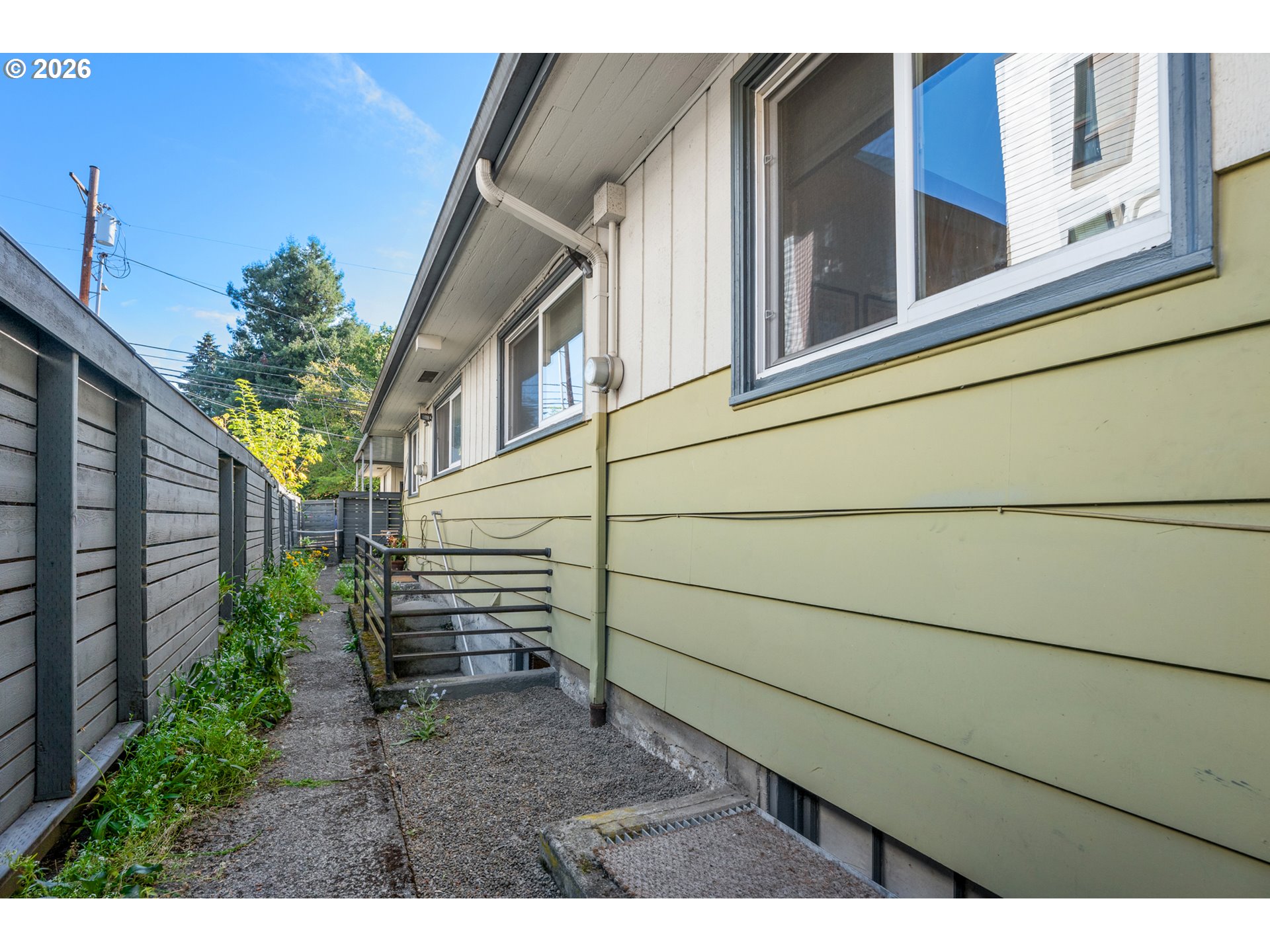 2421 SE 52ND AVE