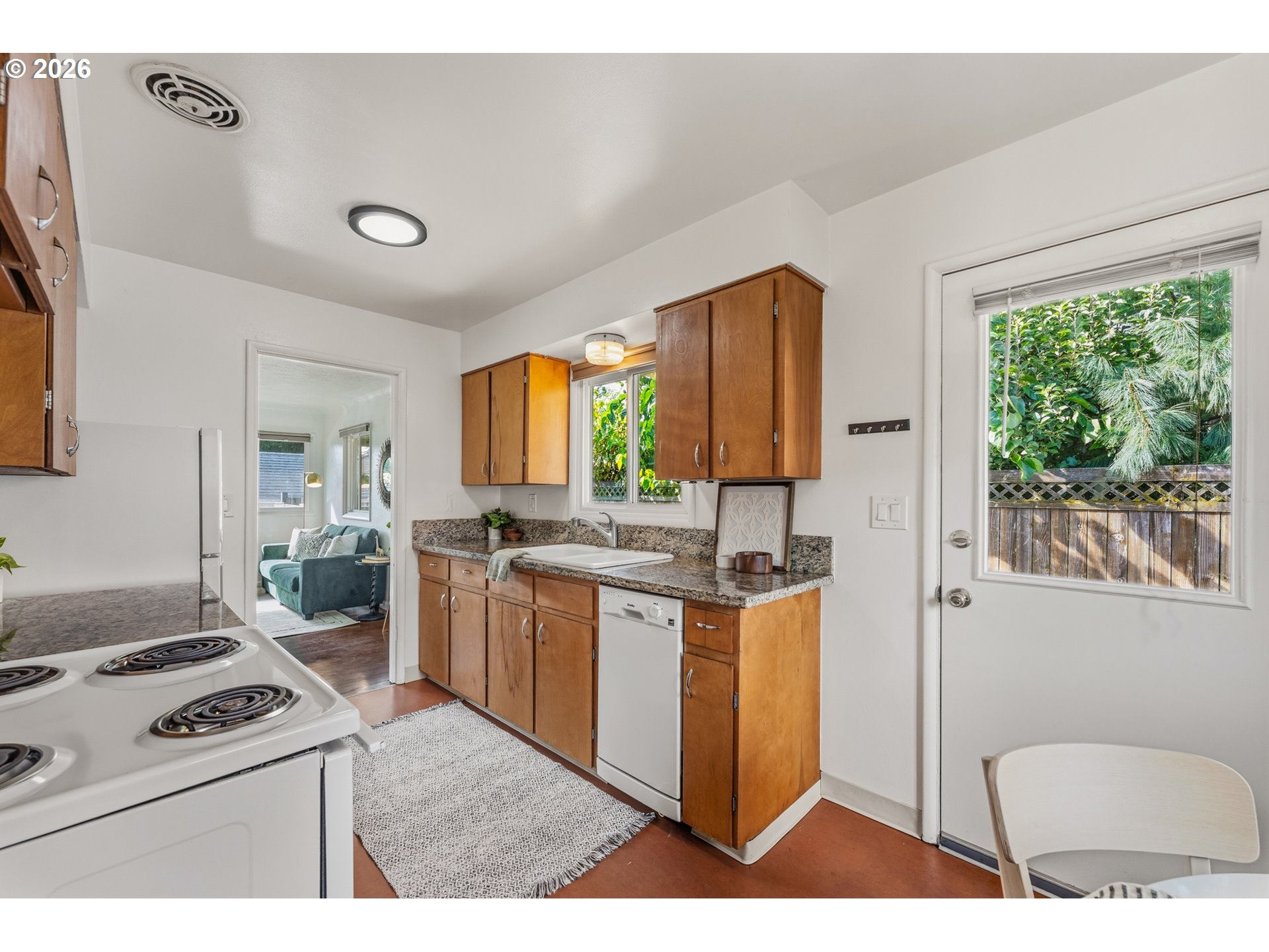 2421 SE 52ND AVE