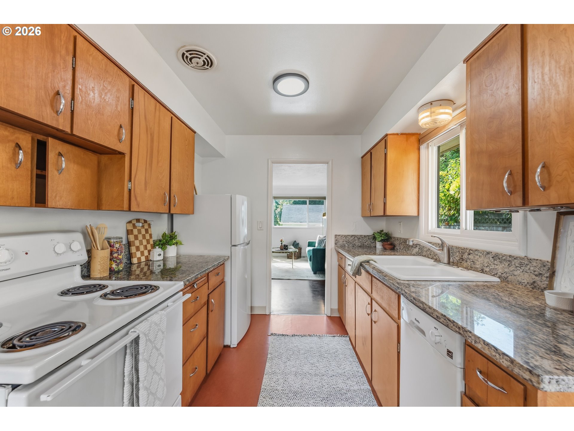2421 SE 52ND AVE