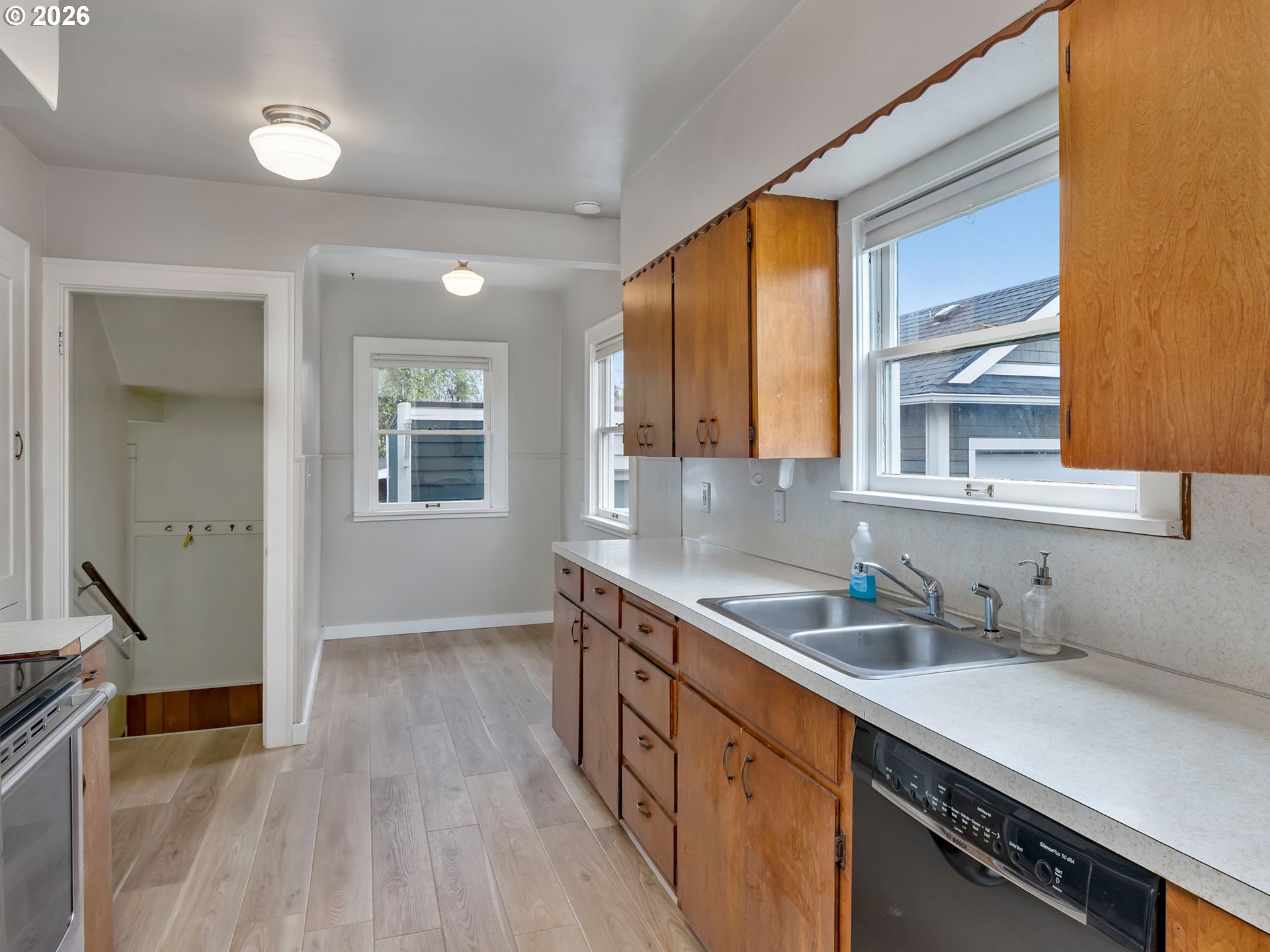 7825 N WILLAMETTE BLVD