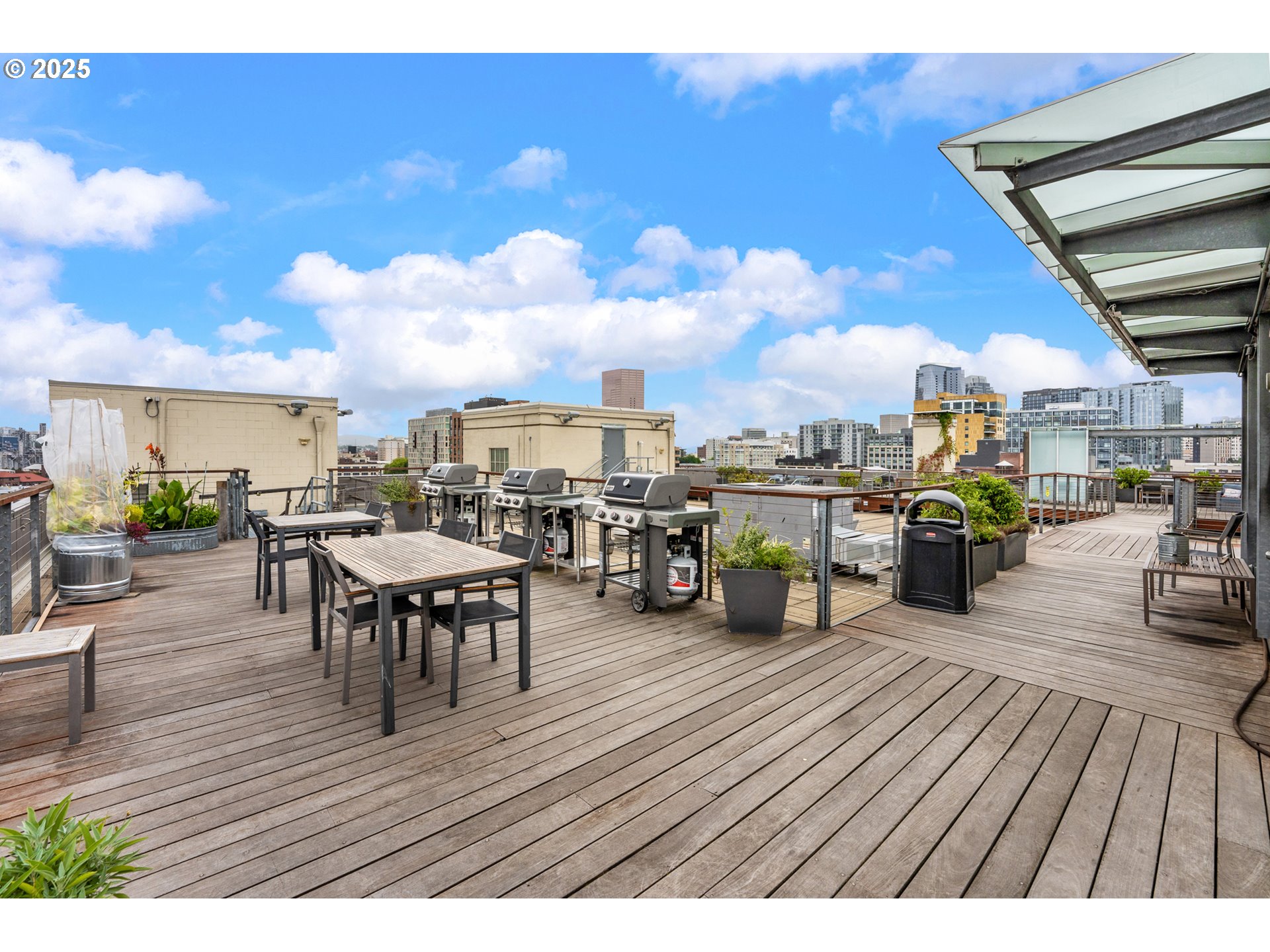 1314 NW IRVING ST 609