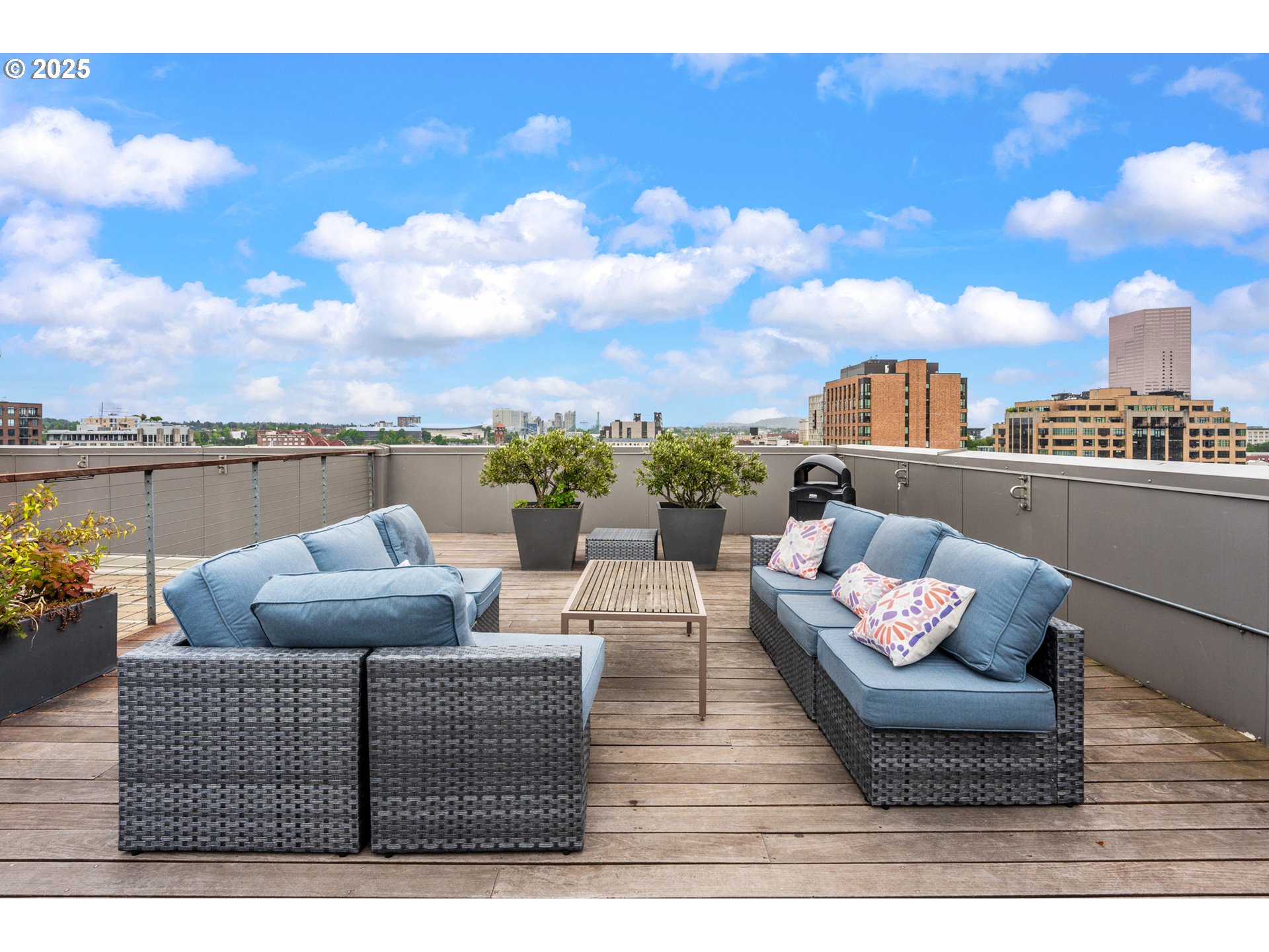 1314 NW IRVING ST 609