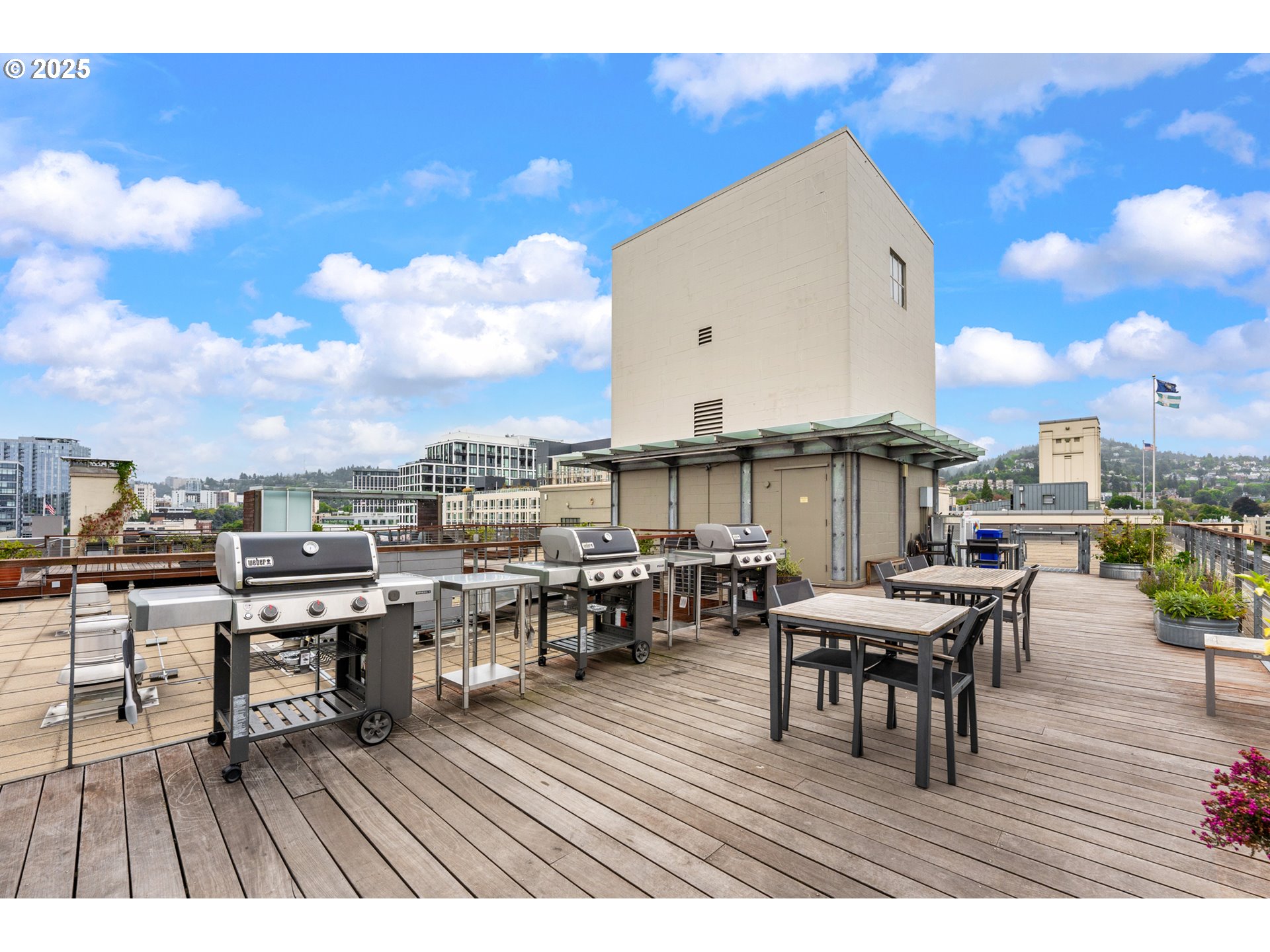 1314 NW IRVING ST 609