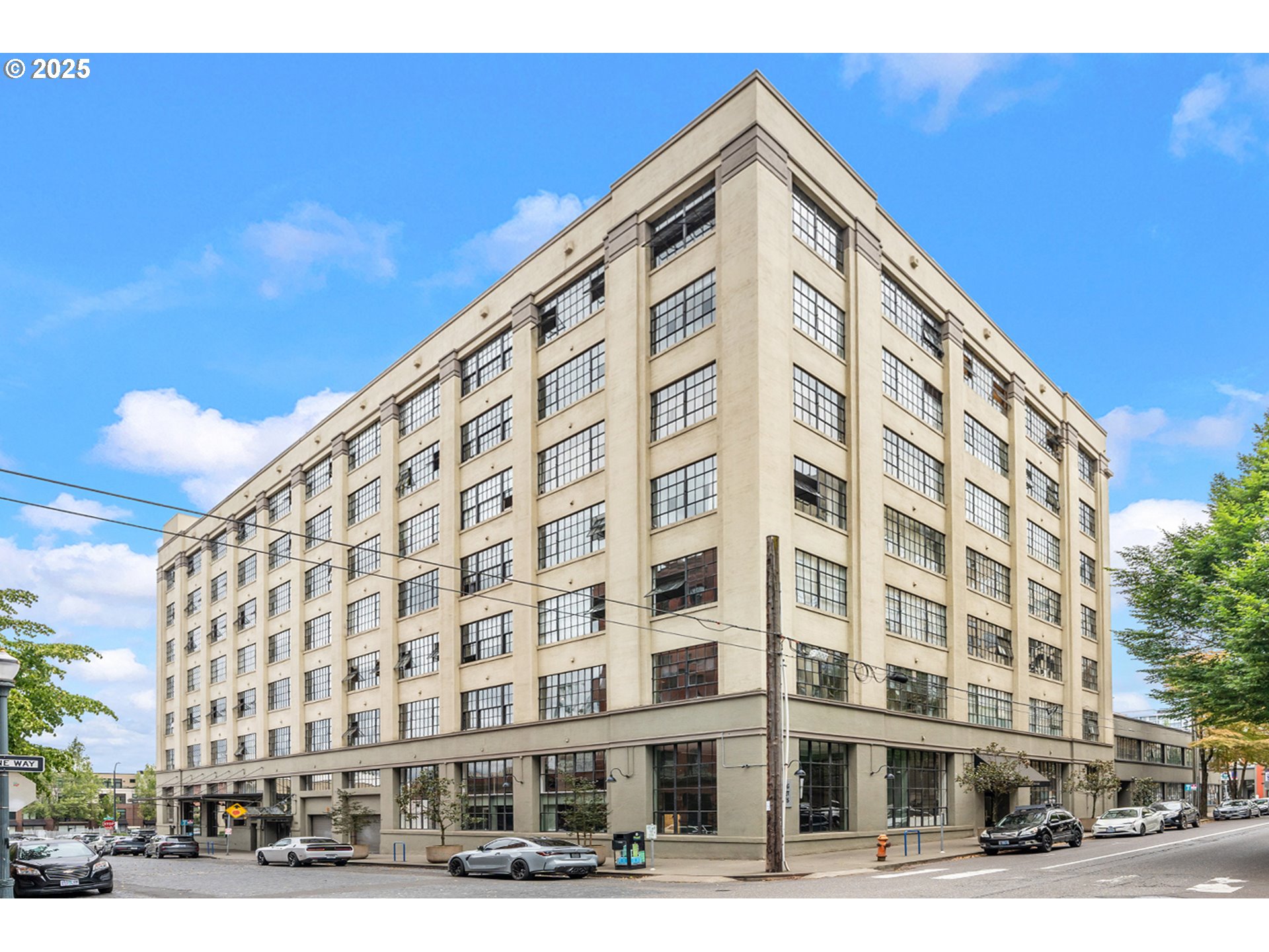 1314 NW IRVING ST 609