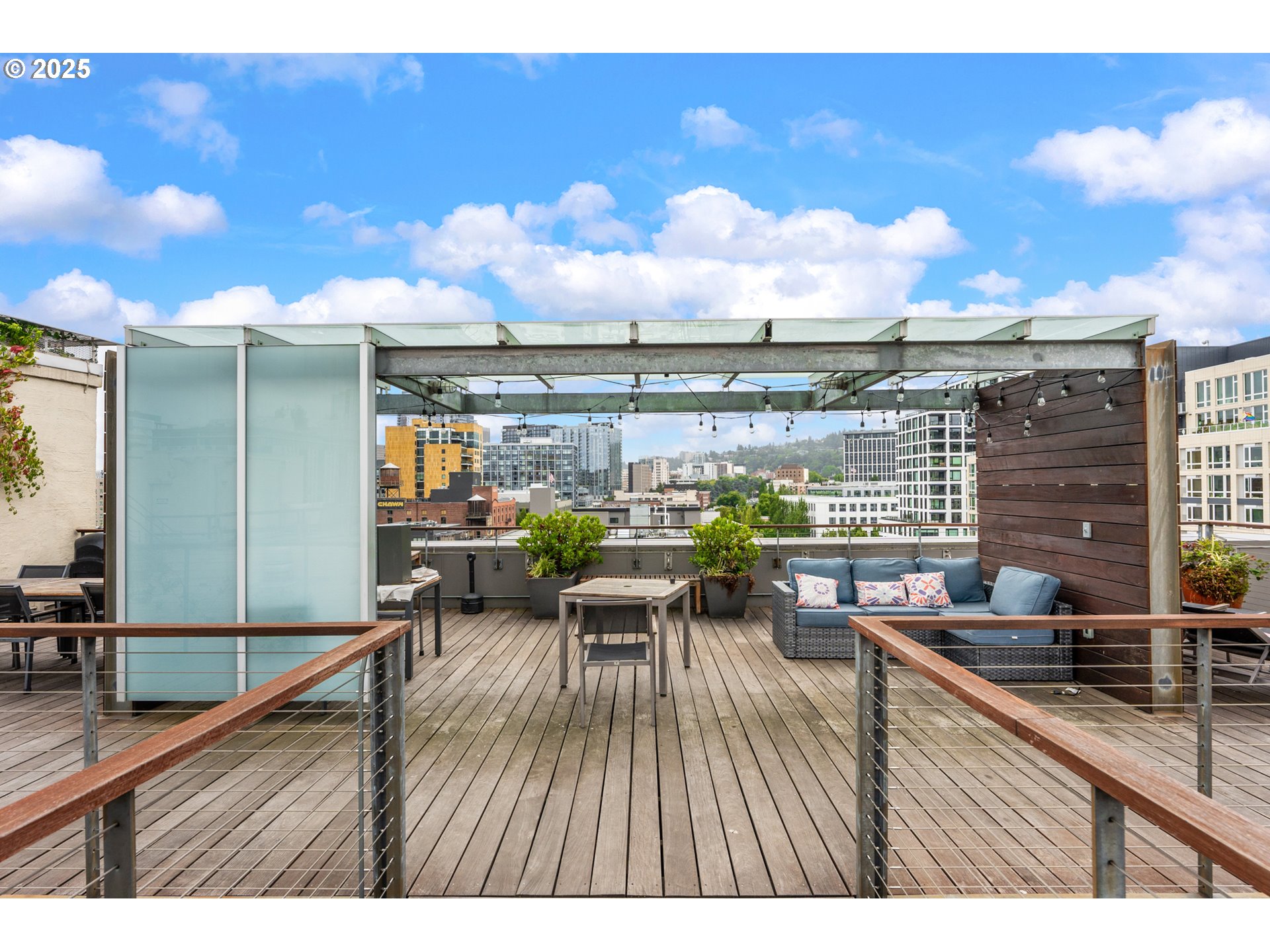 1314 NW IRVING ST 609