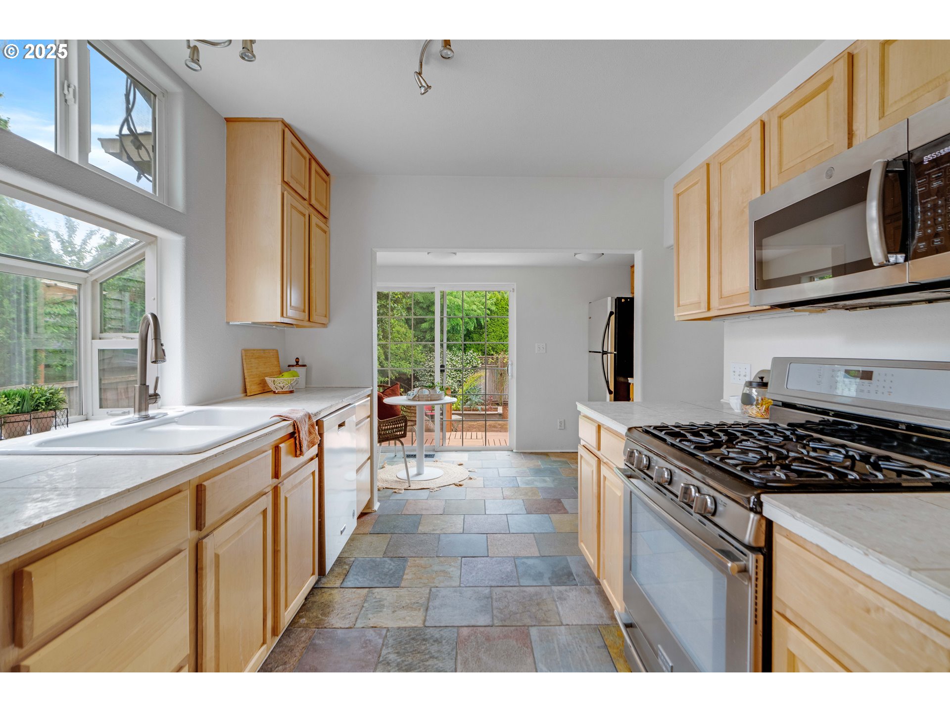 2951 NE 35TH AVE