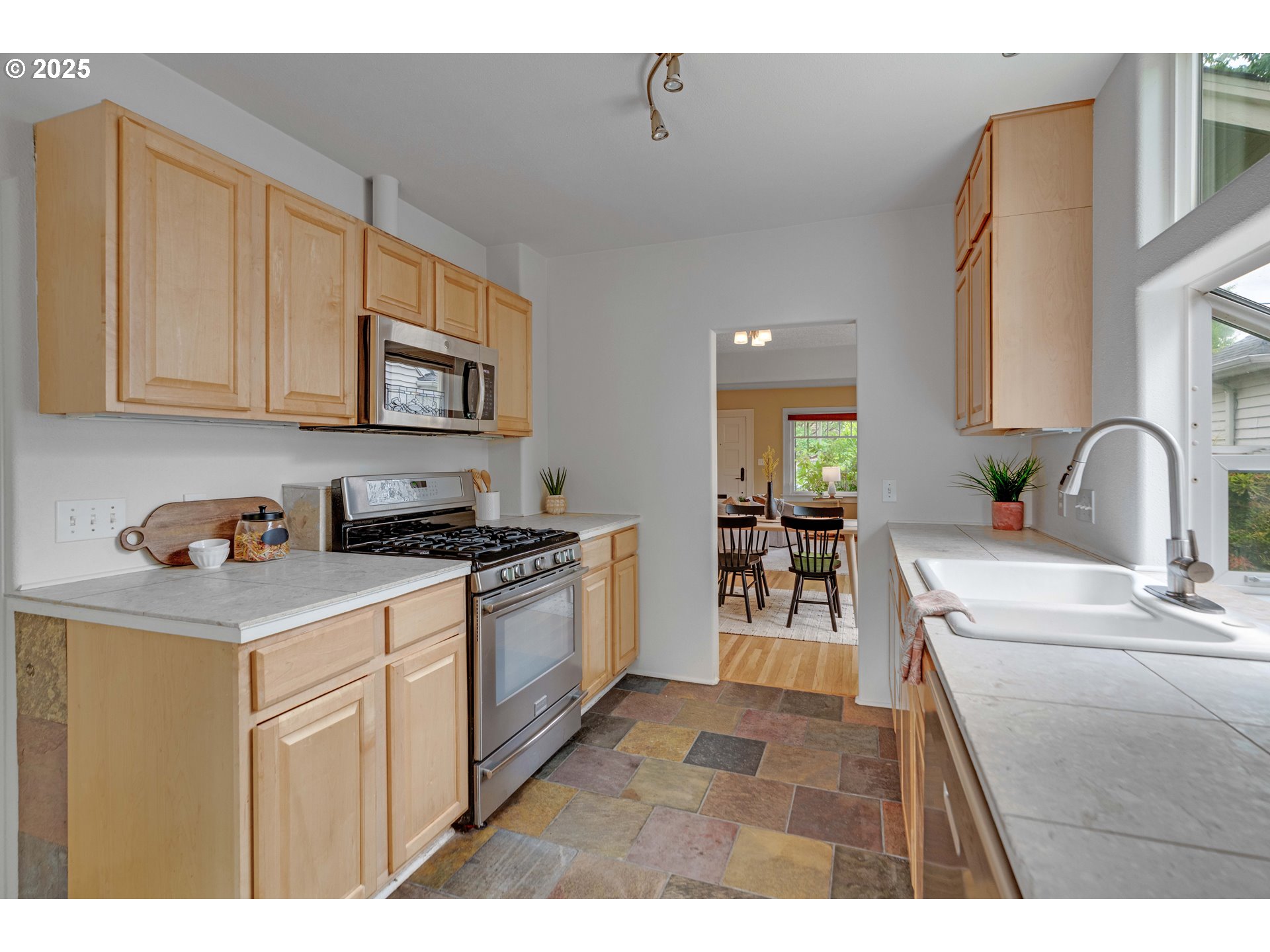 2951 NE 35TH AVE